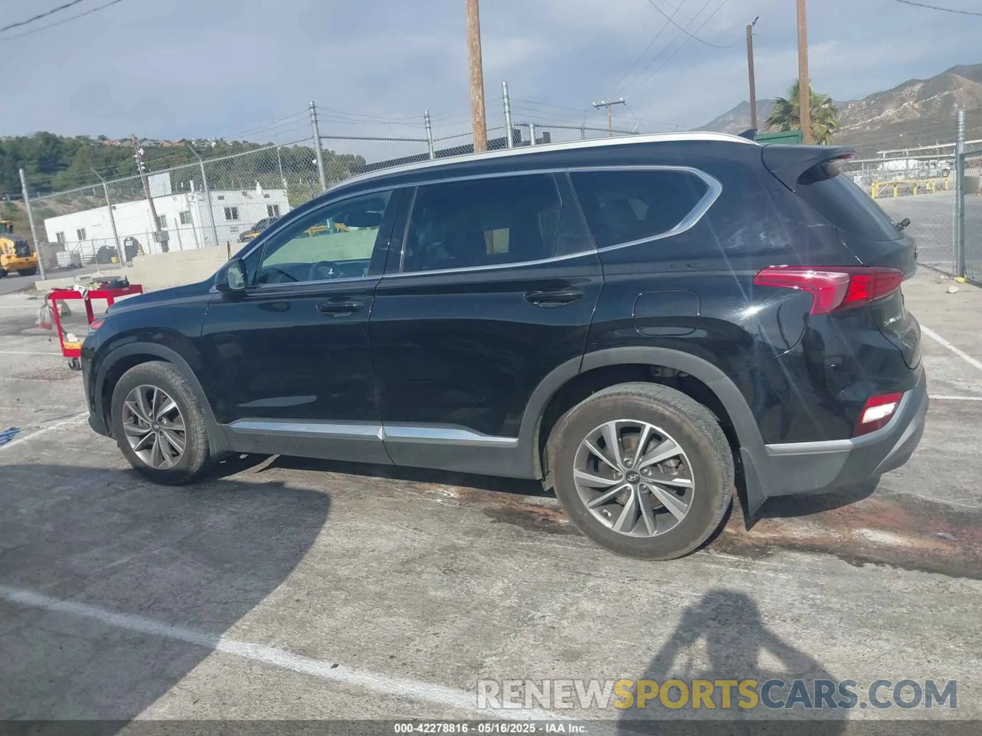 14 Photograph of a damaged car 5NMS33AD7LH222140 HYUNDAI SANTA FE 2020