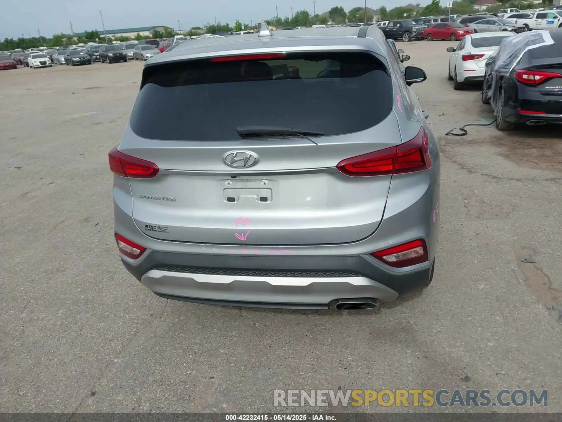 17 Photograph of a damaged car 5NMS33AD7LH228875 HYUNDAI SANTA FE 2020