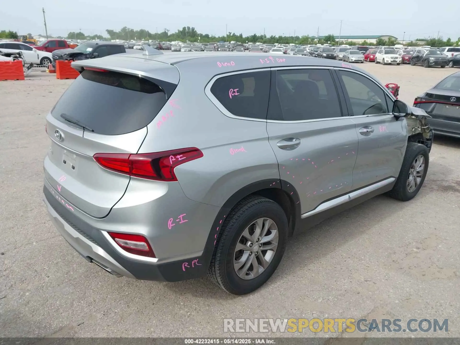 4 Photograph of a damaged car 5NMS33AD7LH228875 HYUNDAI SANTA FE 2020