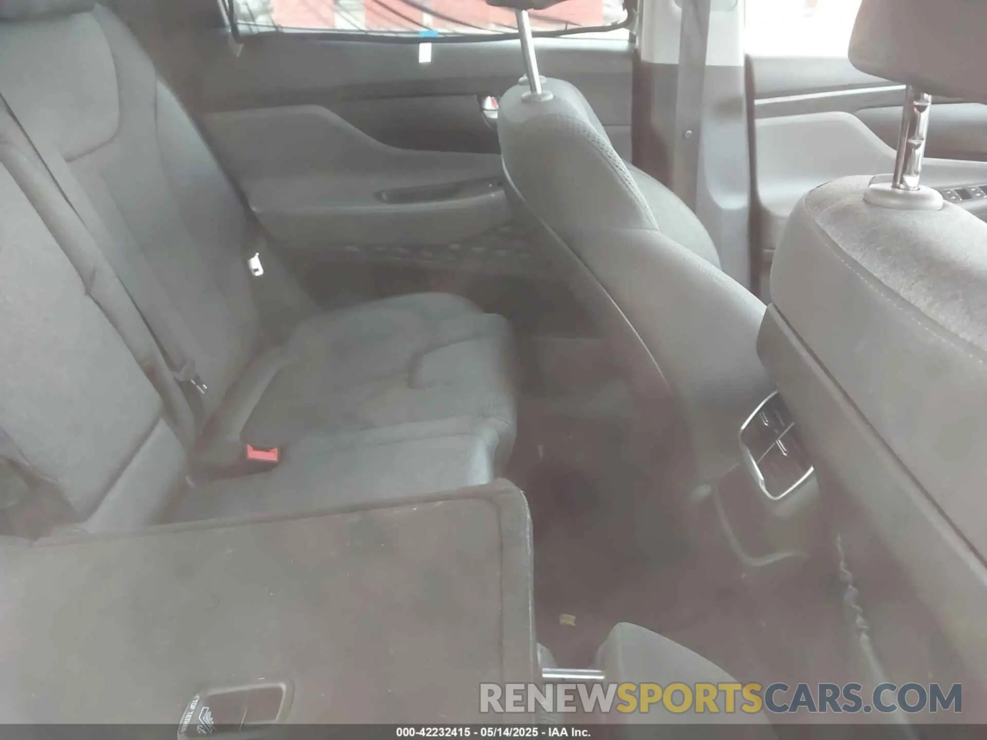 8 Photograph of a damaged car 5NMS33AD7LH228875 HYUNDAI SANTA FE 2020