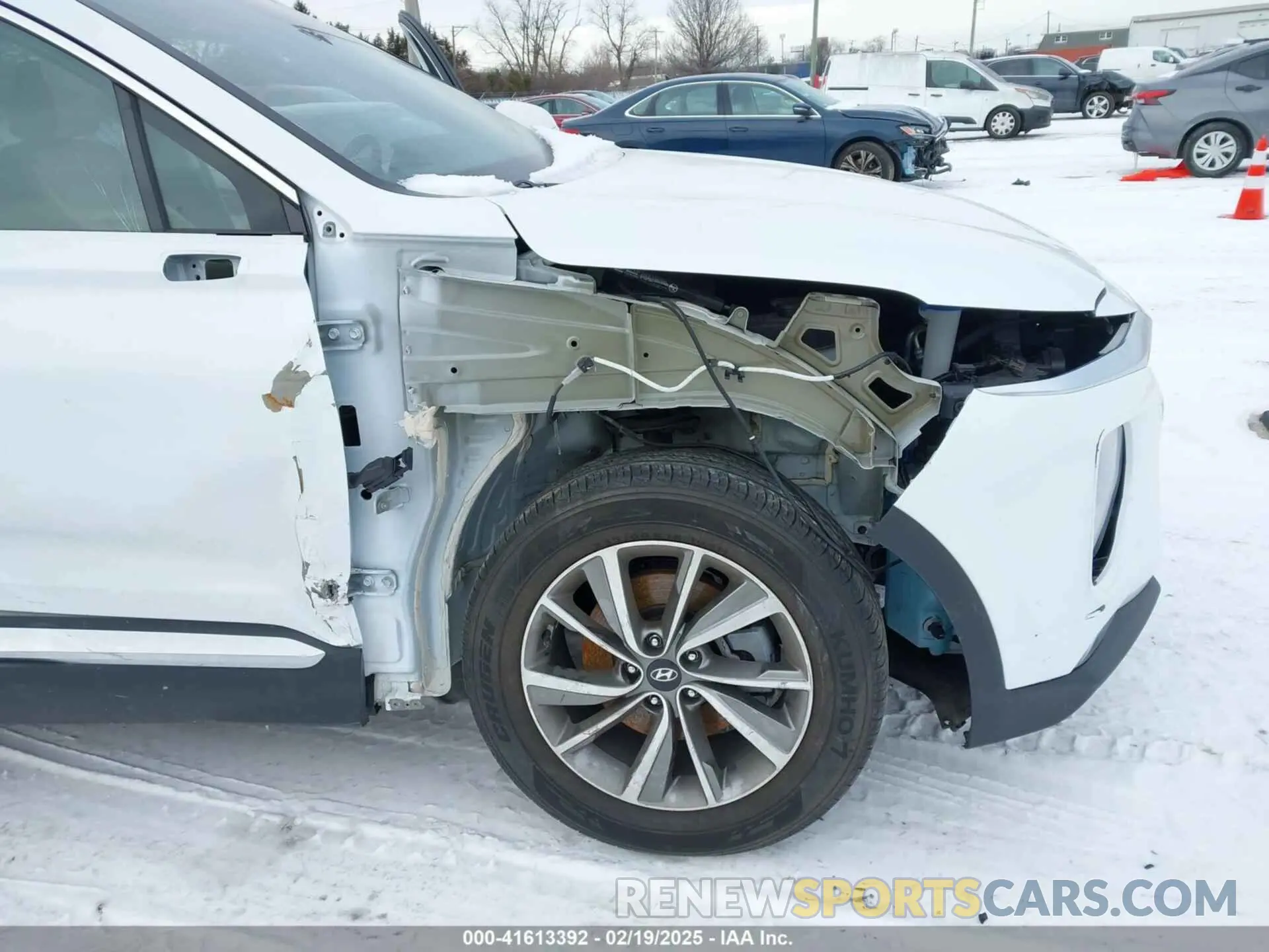 6 Photograph of a damaged car 5NMS33AD7LH289661 HYUNDAI SANTA FE 2020