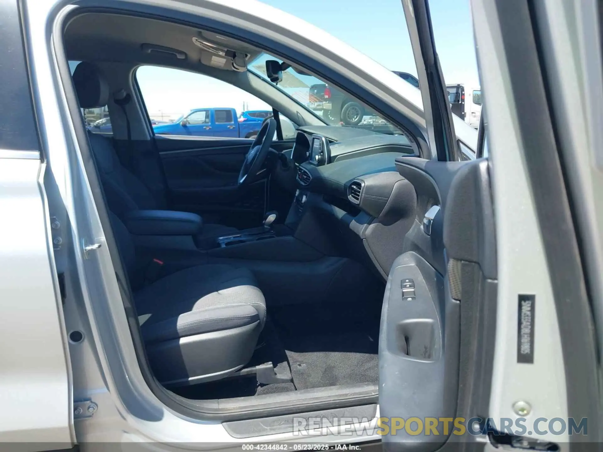 5 Photograph of a damaged car 5NMS33AD8LH169805 HYUNDAI SANTA FE 2020