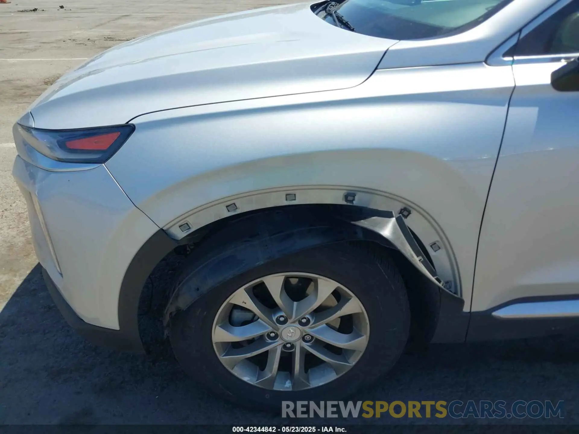 6 Photograph of a damaged car 5NMS33AD8LH169805 HYUNDAI SANTA FE 2020