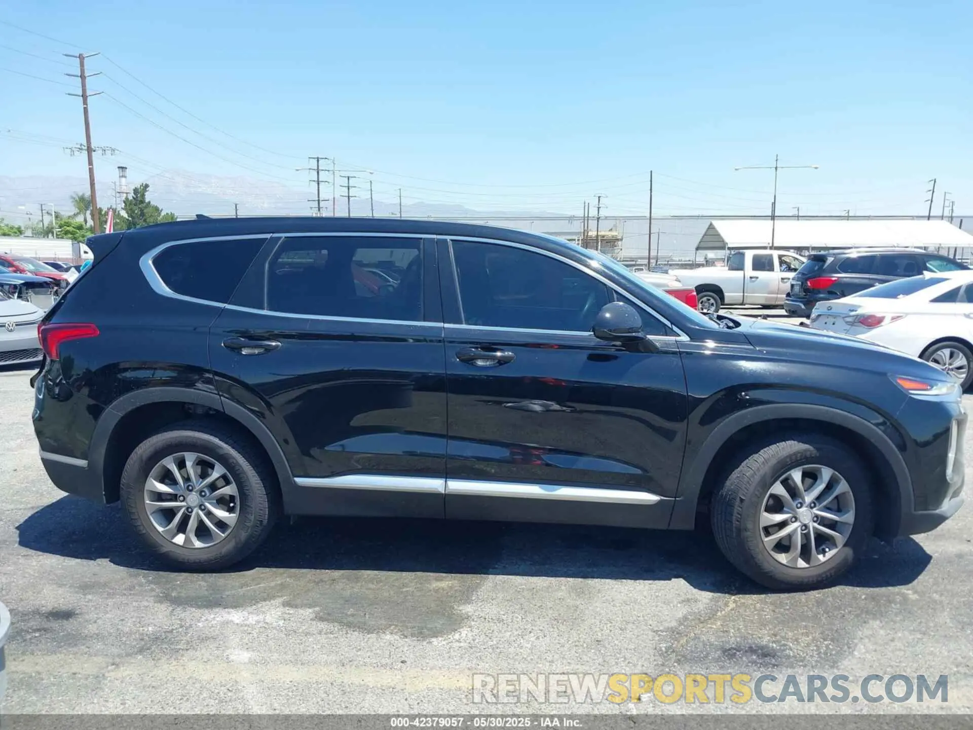 13 Photograph of a damaged car 5NMS33AD8LH242901 HYUNDAI SANTA FE 2020