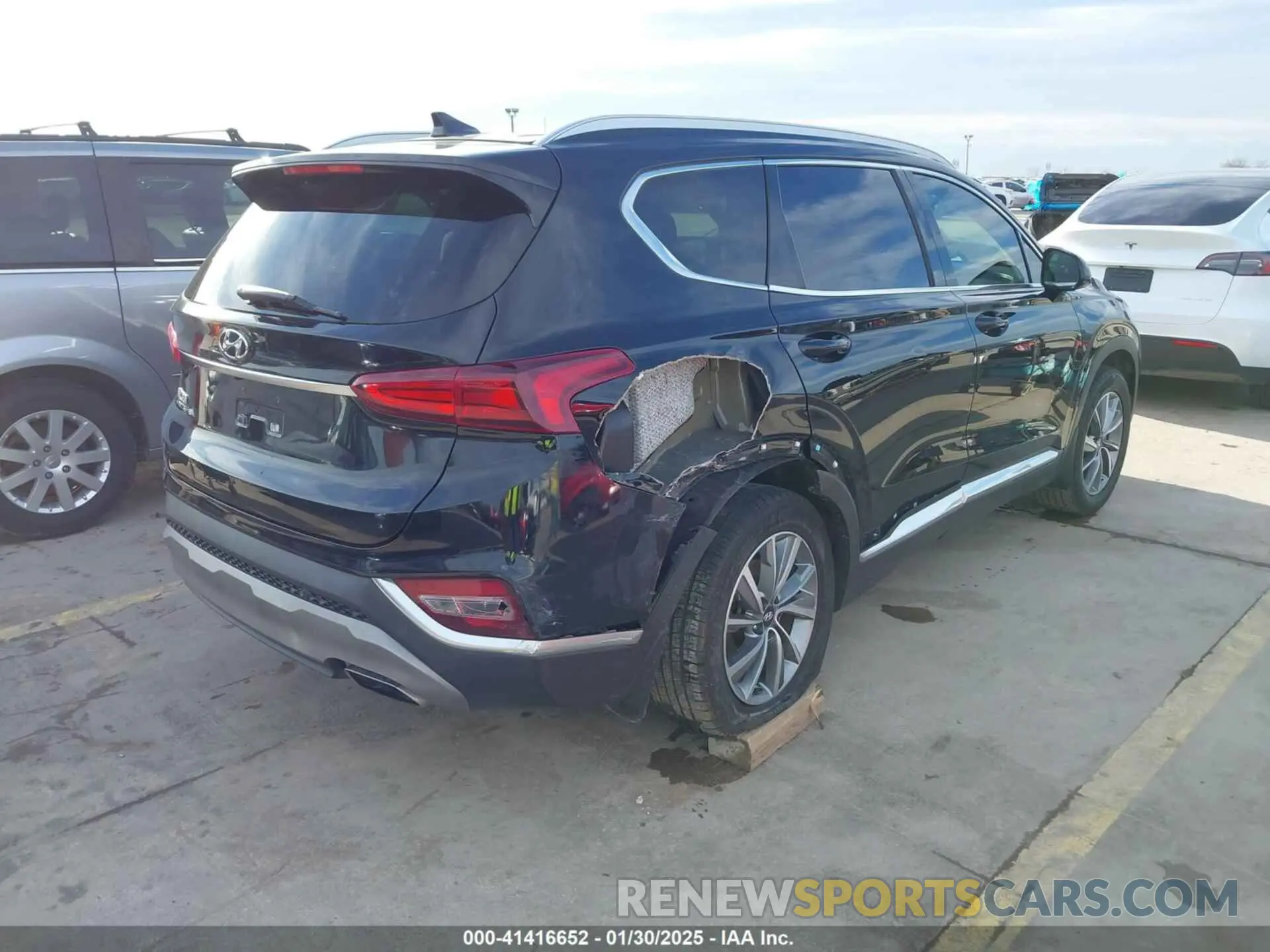4 Photograph of a damaged car 5NMS33AD8LH265031 HYUNDAI SANTA FE 2020