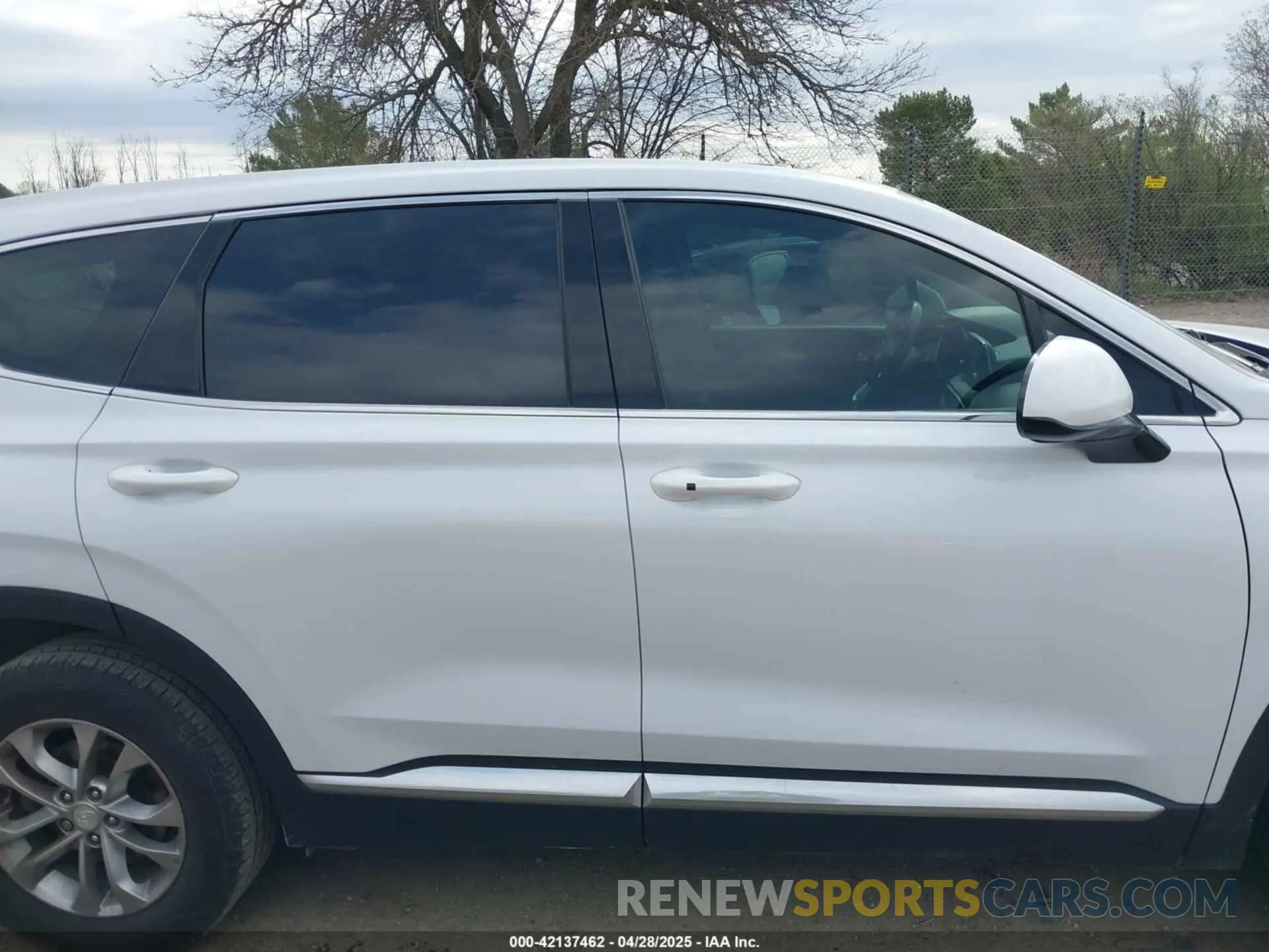 13 Photograph of a damaged car 5NMS33AD9LH154617 HYUNDAI SANTA FE 2020