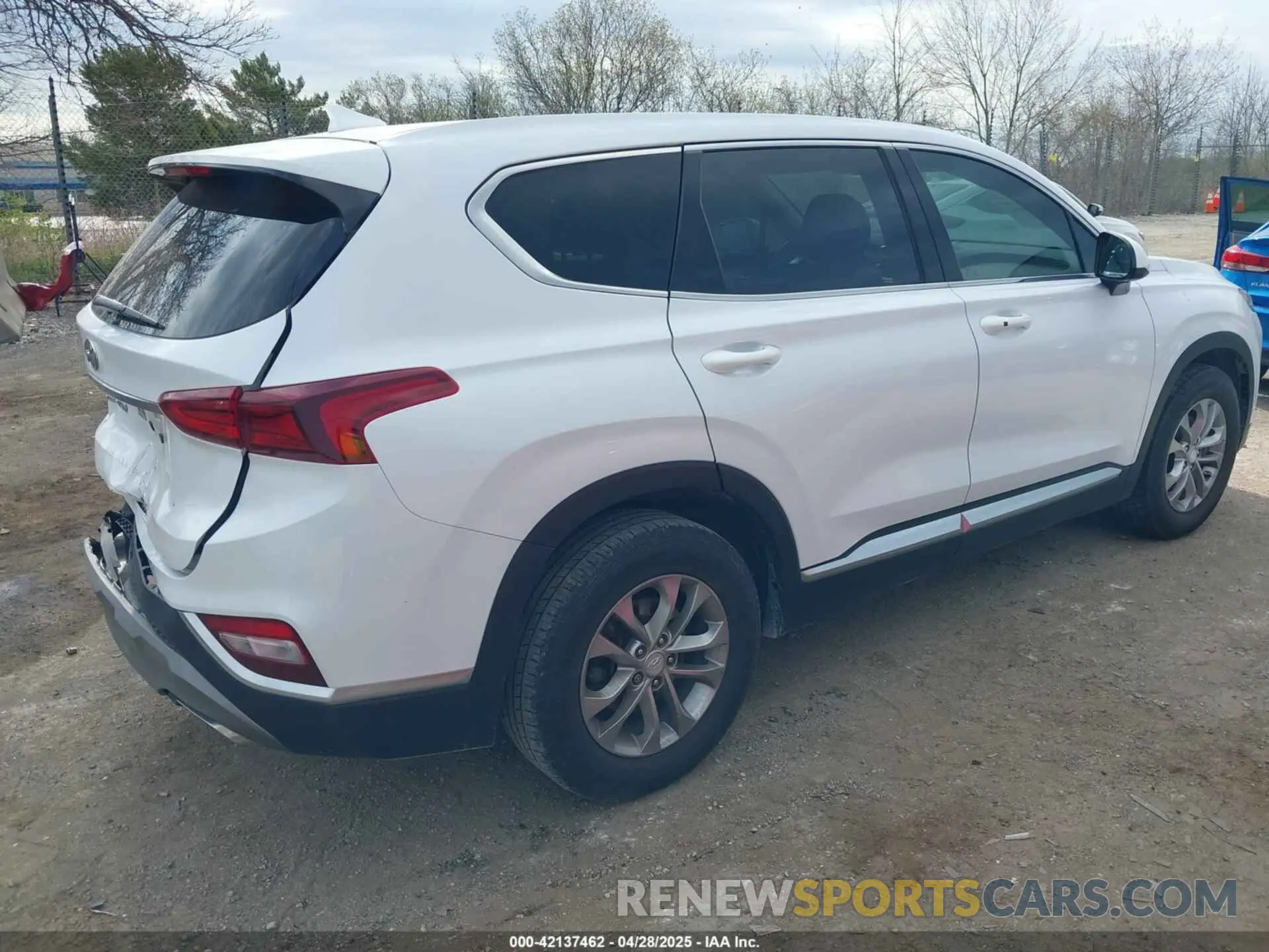 4 Photograph of a damaged car 5NMS33AD9LH154617 HYUNDAI SANTA FE 2020