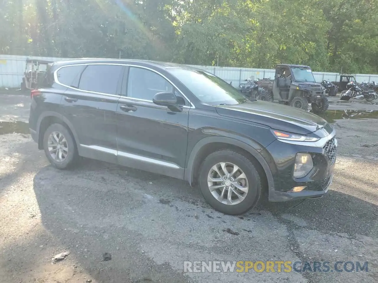 4 Photograph of a damaged car 5NMS33AD9LH174351 HYUNDAI SANTA FE 2020