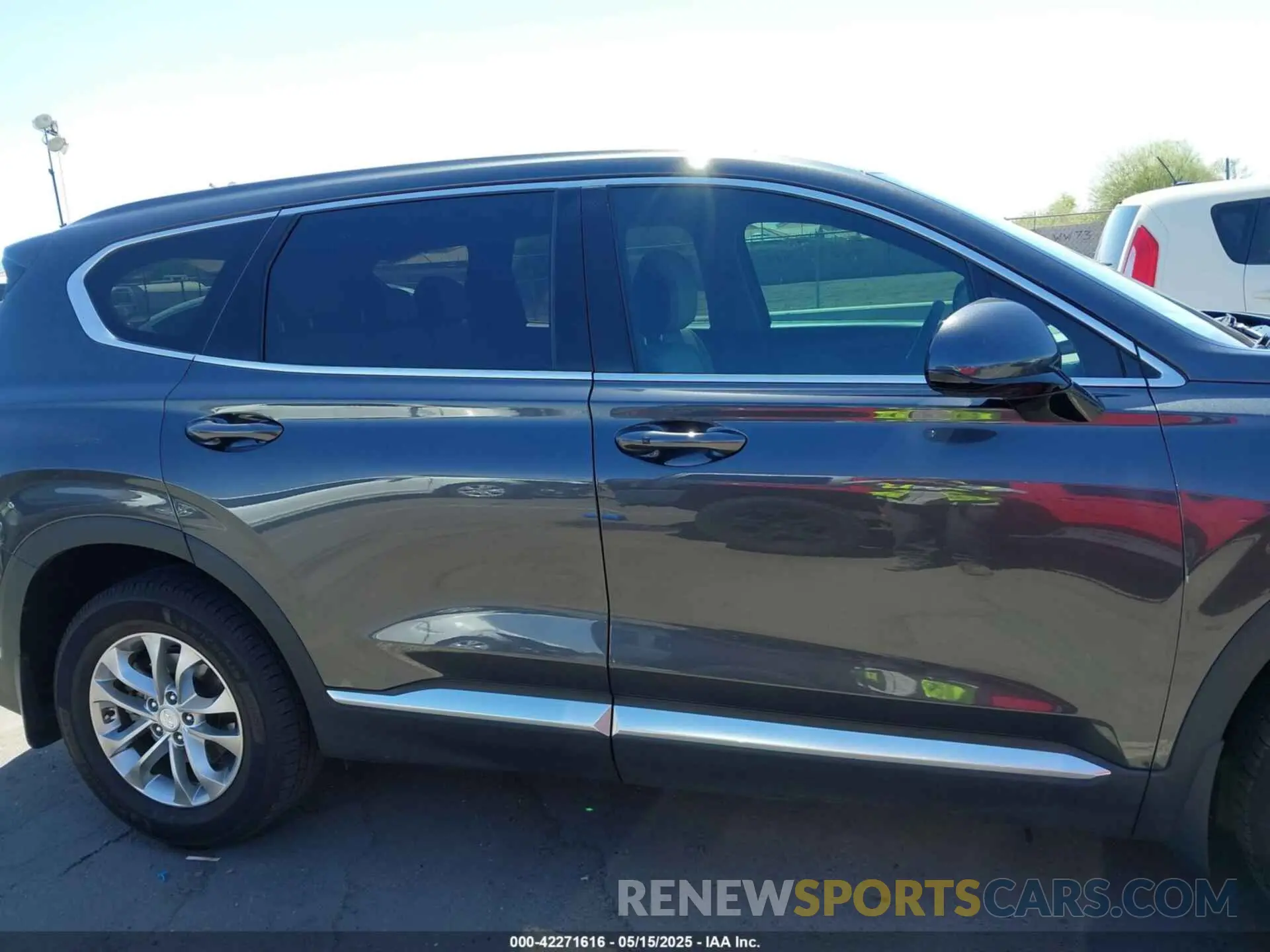 13 Photograph of a damaged car 5NMS33AD9LH257519 HYUNDAI SANTA FE 2020