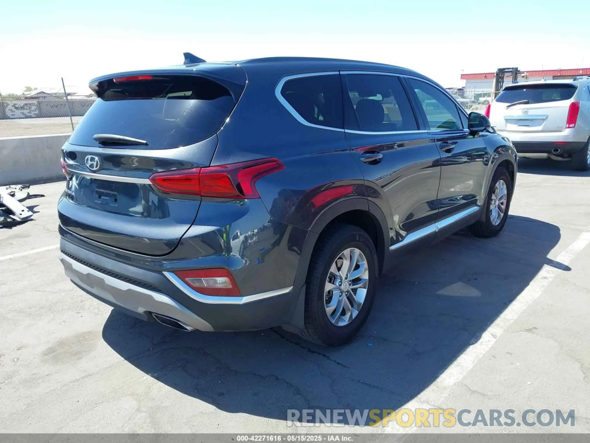 4 Photograph of a damaged car 5NMS33AD9LH257519 HYUNDAI SANTA FE 2020
