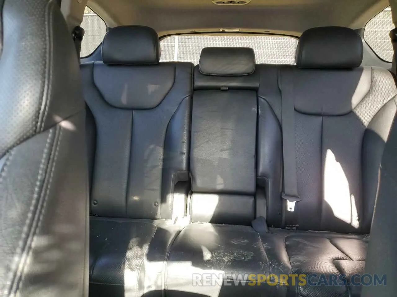 10 Photograph of a damaged car 5NMS33ADXLH203873 HYUNDAI SANTA FE 2020