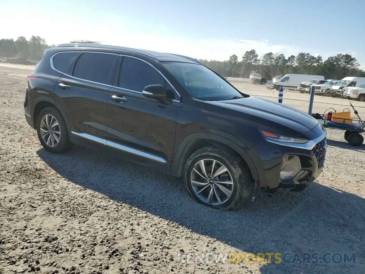 4 Photograph of a damaged car 5NMS33ADXLH301804 HYUNDAI SANTA FE 2020