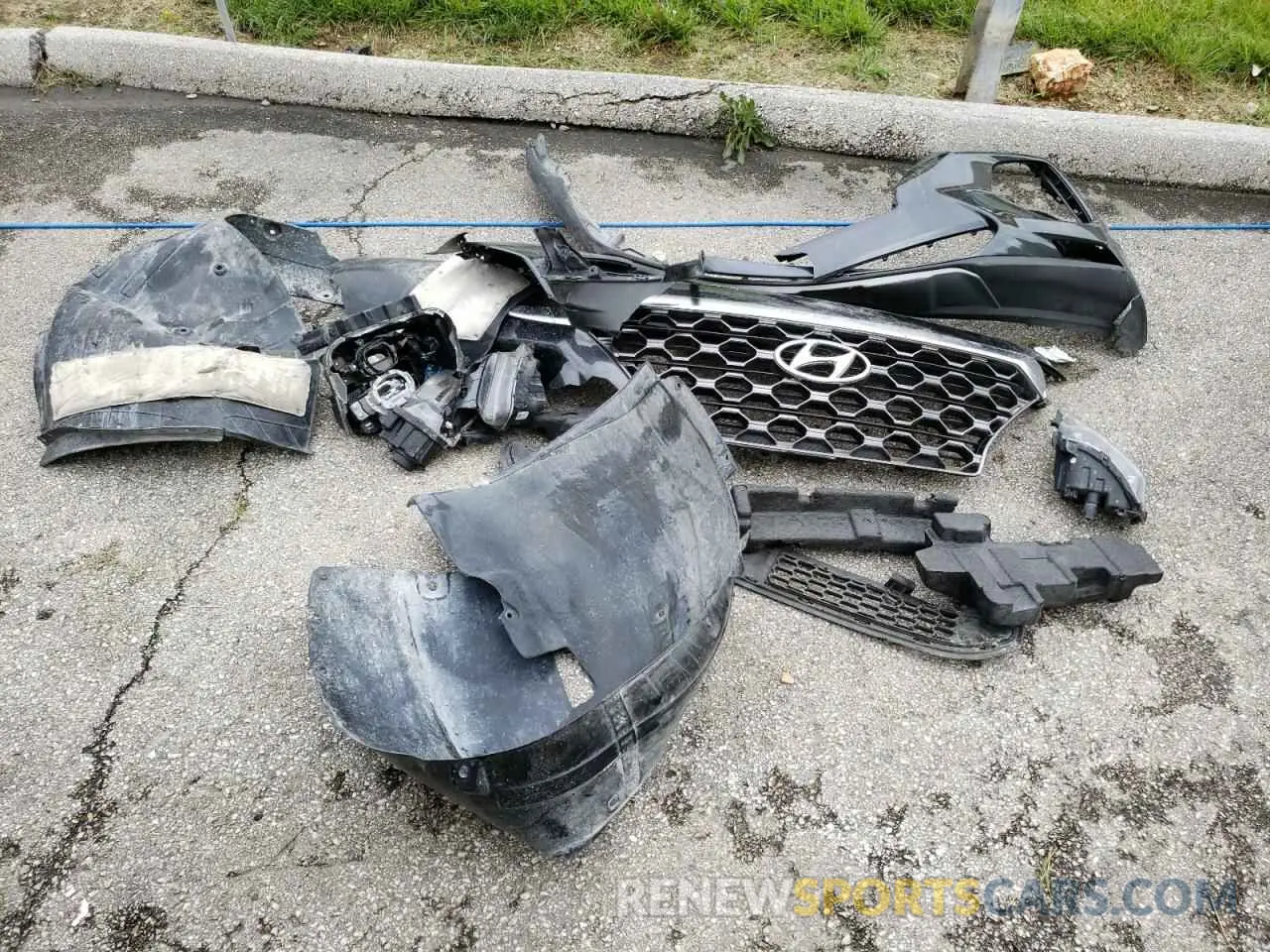 13 Photograph of a damaged car 5NMS3CAA0LH293203 HYUNDAI SANTA FE 2020