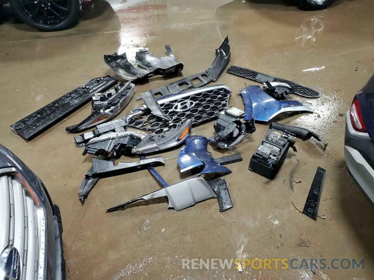 12 Photograph of a damaged car 5NMS3CAA6LH207246 HYUNDAI SANTA FE 2020