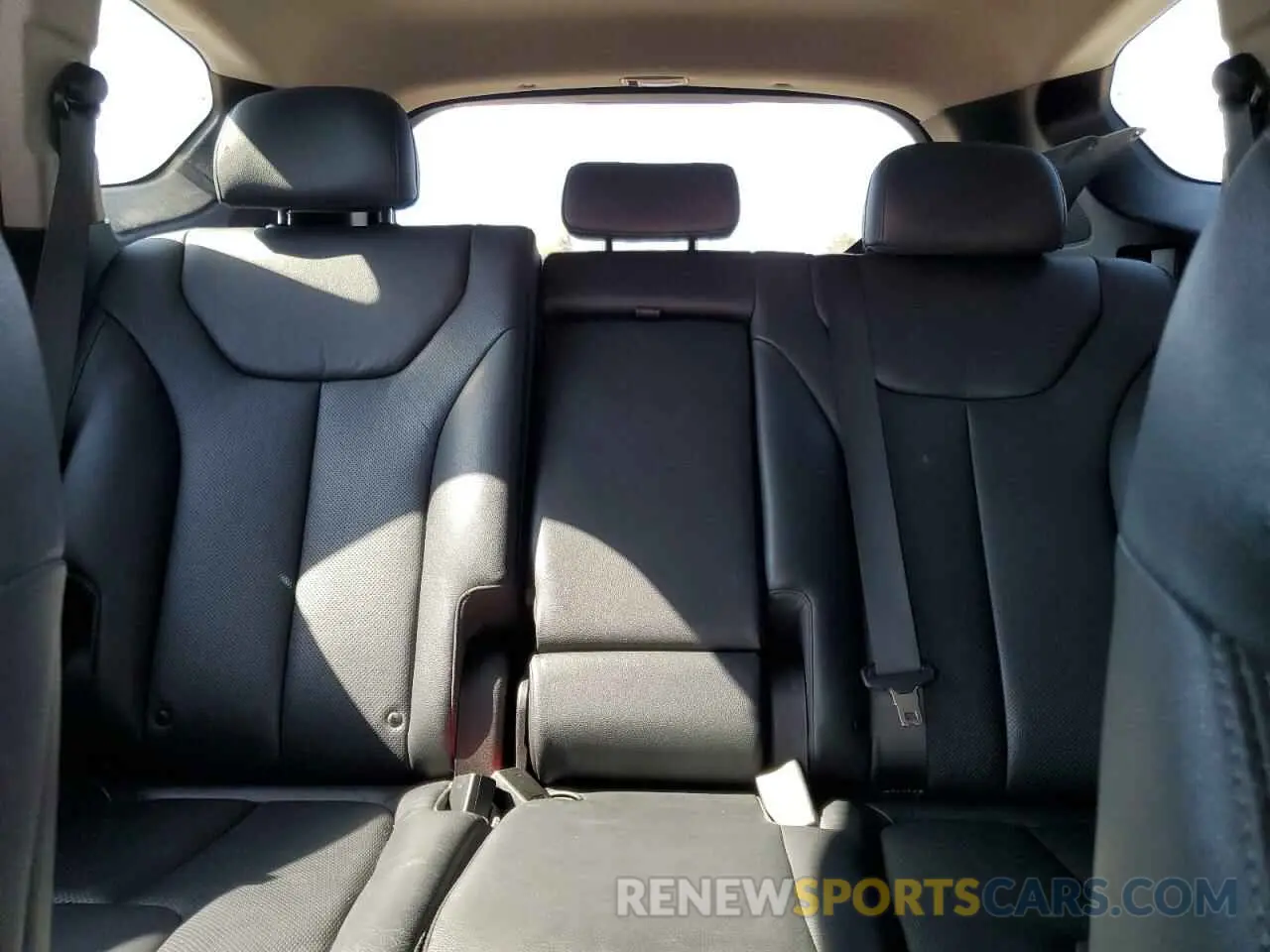 10 Photograph of a damaged car 5NMS3CAAXLH186434 HYUNDAI SANTA FE 2020