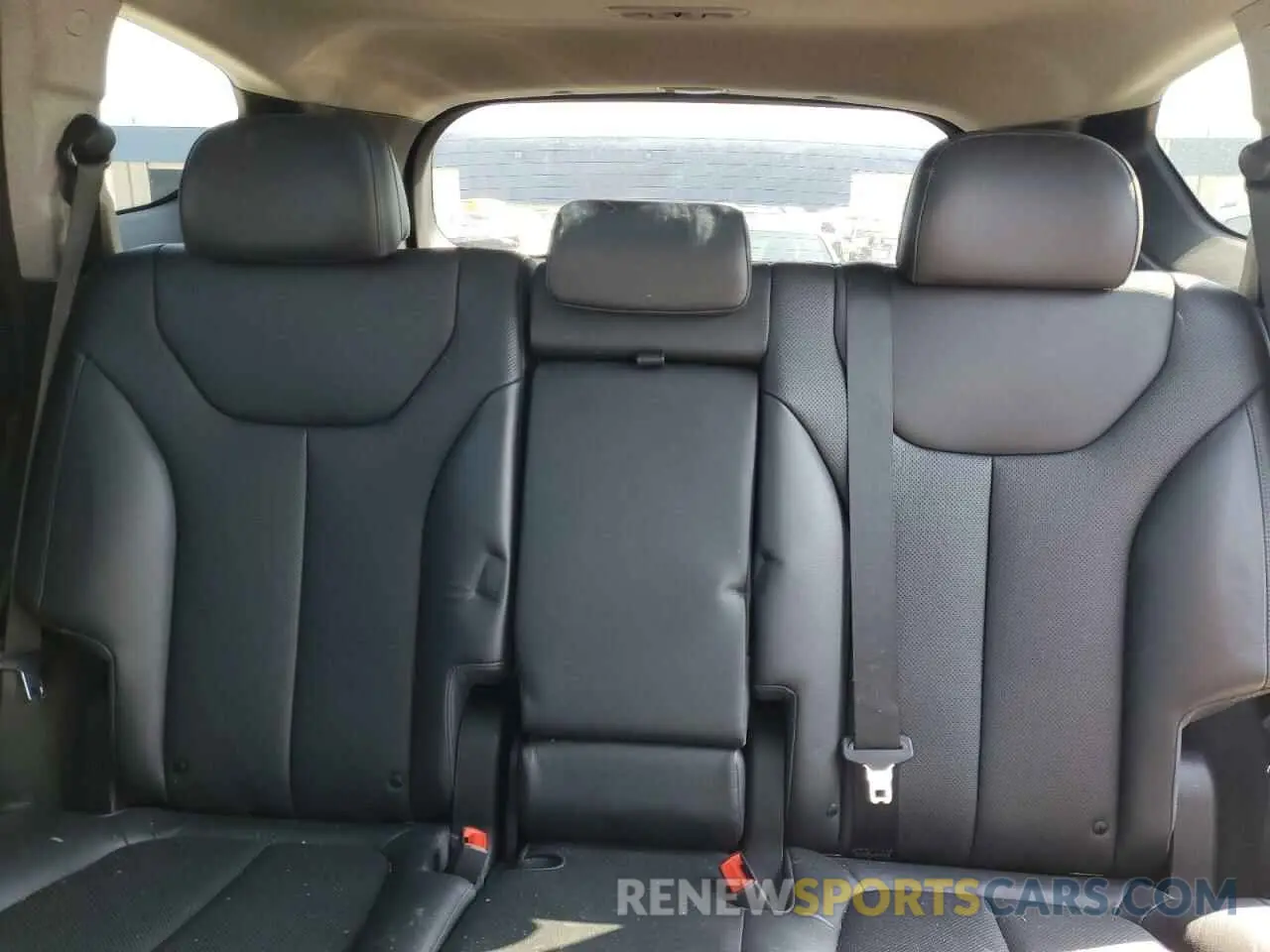 10 Photograph of a damaged car 5NMS3CAAXLH231226 HYUNDAI SANTA FE 2020