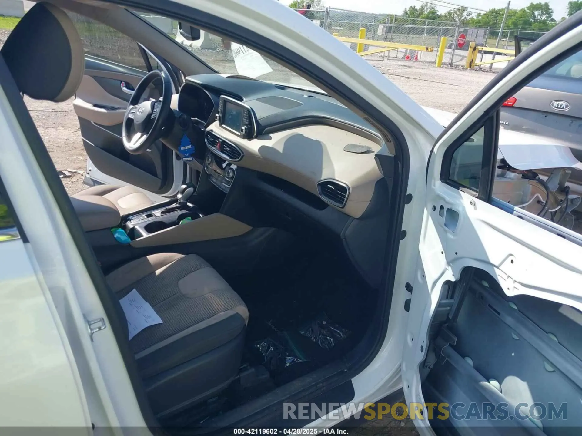 5 Photograph of a damaged car 5NMS3CAD0LH254203 HYUNDAI SANTA FE 2020