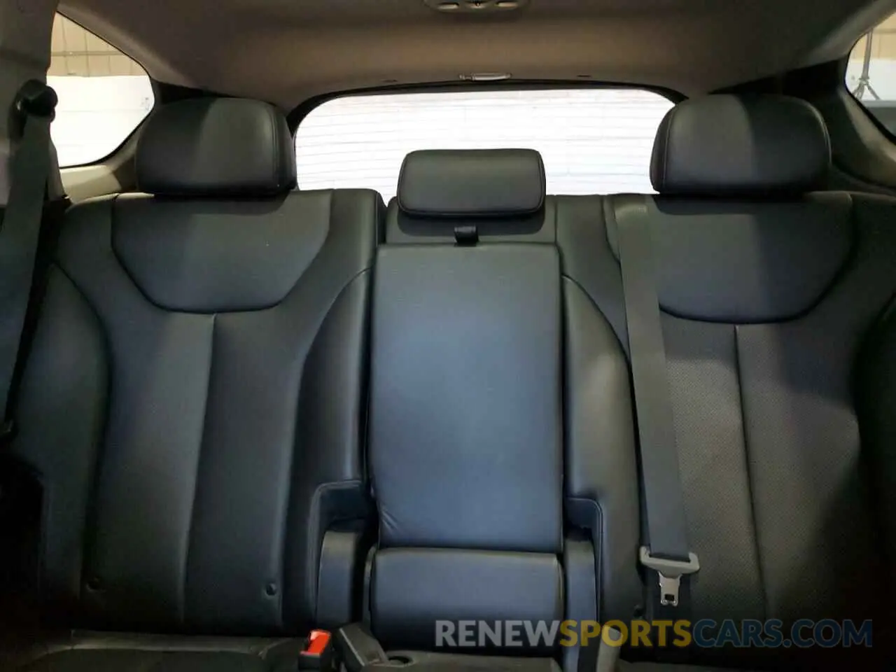 10 Photograph of a damaged car 5NMS3CAD1LH261337 HYUNDAI SANTA FE 2020
