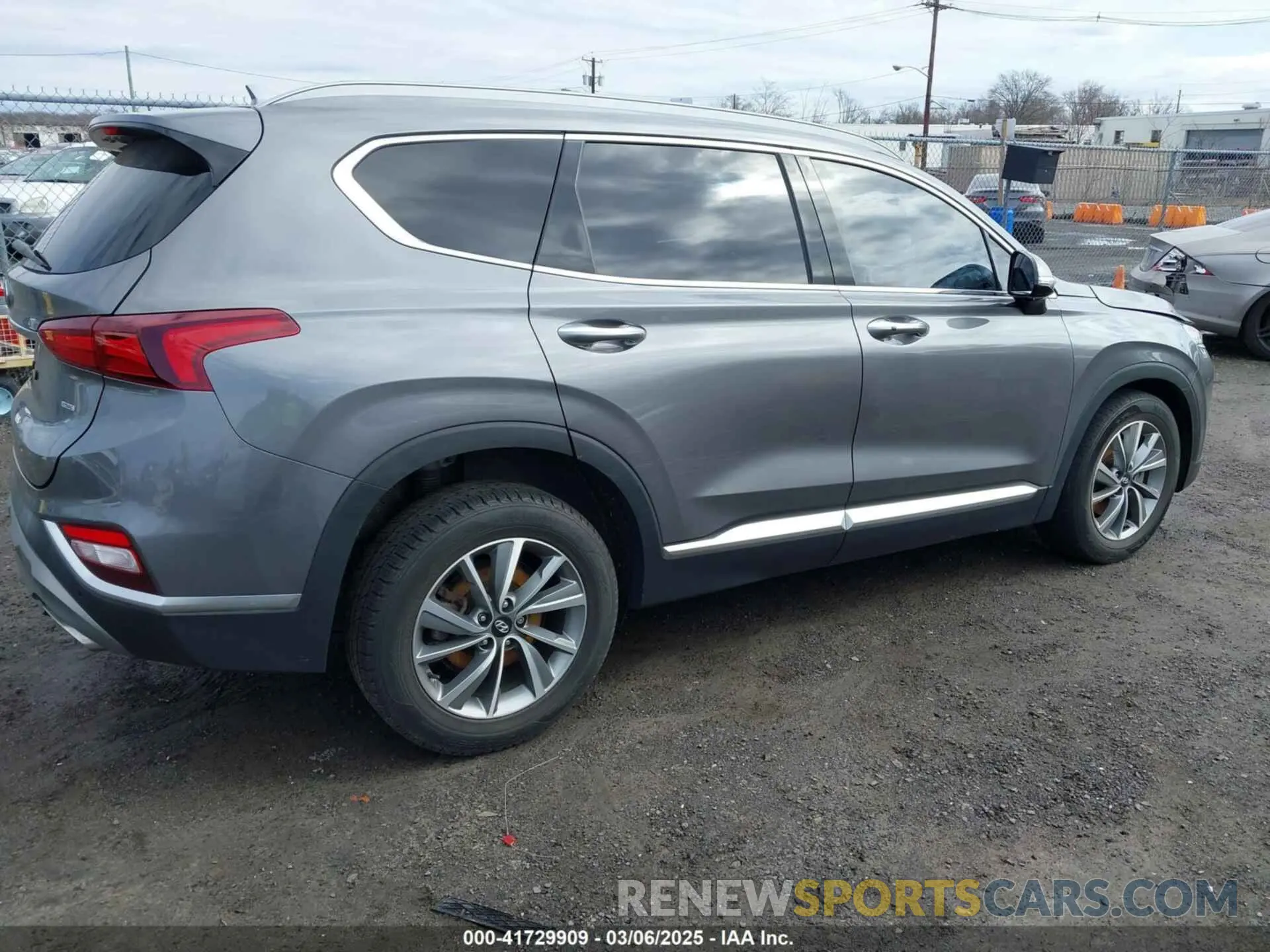 4 Photograph of a damaged car 5NMS3CAD2LH163997 HYUNDAI SANTA FE 2020