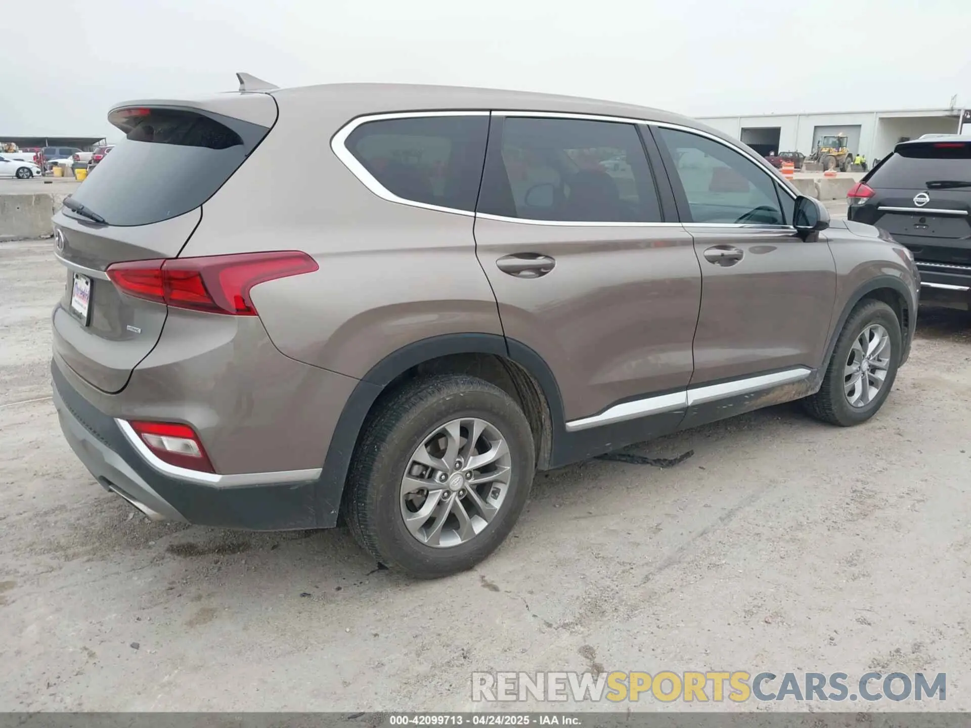 4 Photograph of a damaged car 5NMS3CAD2LH164373 HYUNDAI SANTA FE 2020