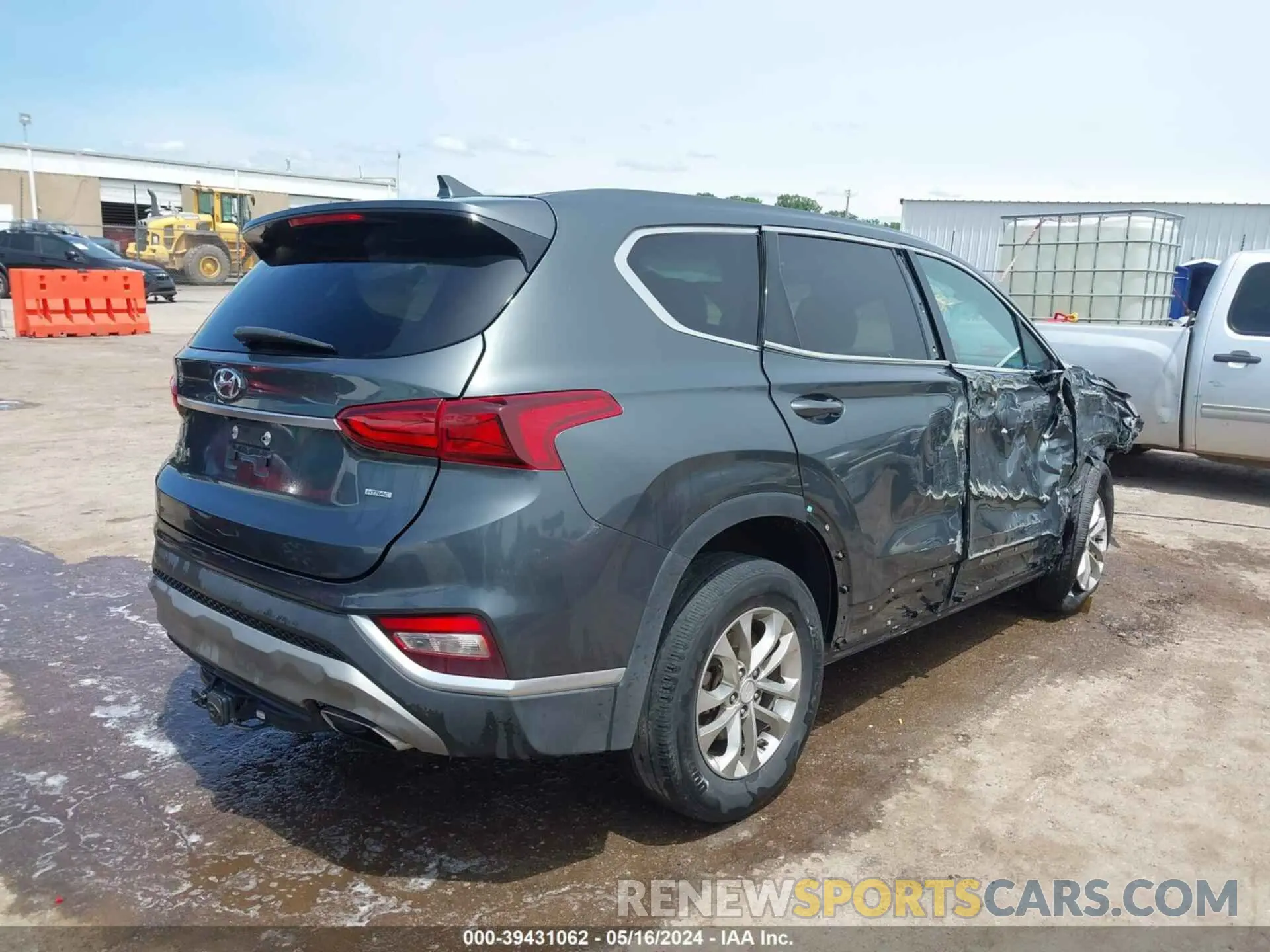 4 Photograph of a damaged car 5NMS3CAD5LH256335 HYUNDAI SANTA FE 2020