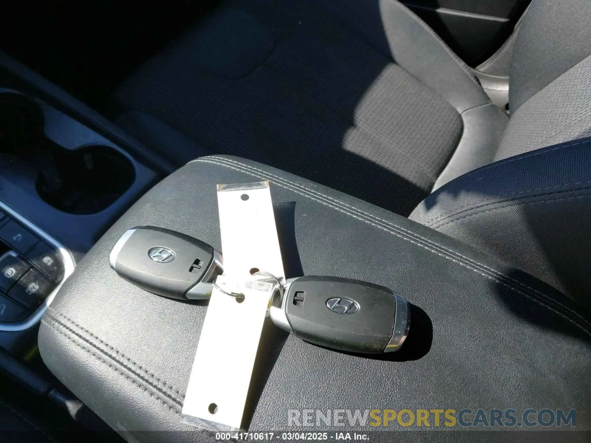 11 Photograph of a damaged car 5NMS3CAD6LH156003 HYUNDAI SANTA FE 2020