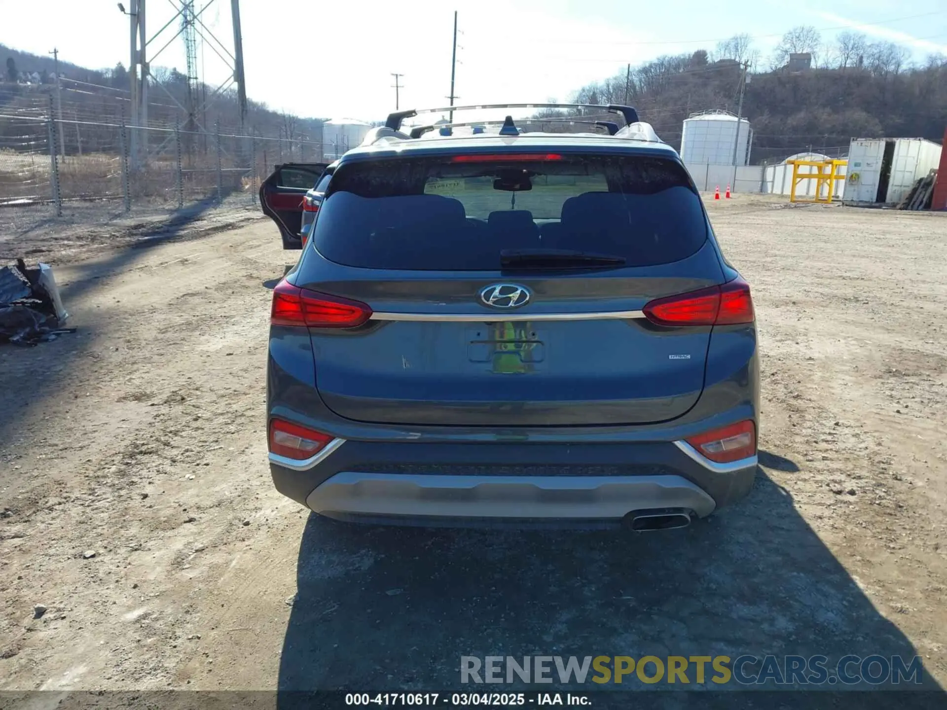 17 Photograph of a damaged car 5NMS3CAD6LH156003 HYUNDAI SANTA FE 2020