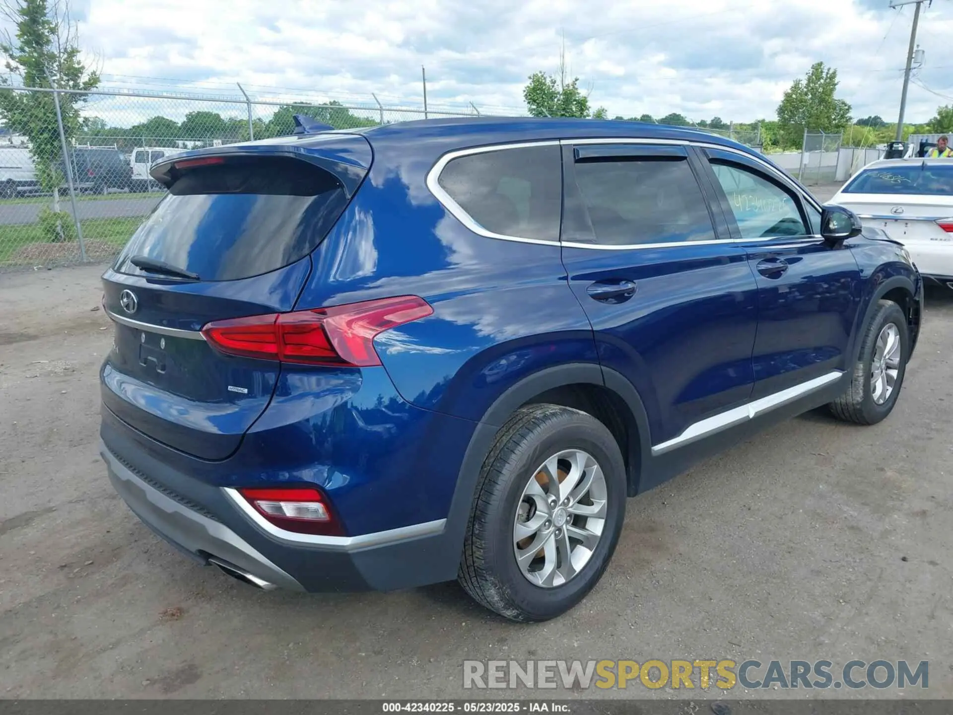 4 Photograph of a damaged car 5NMS3CAD6LH228687 HYUNDAI SANTA FE 2020