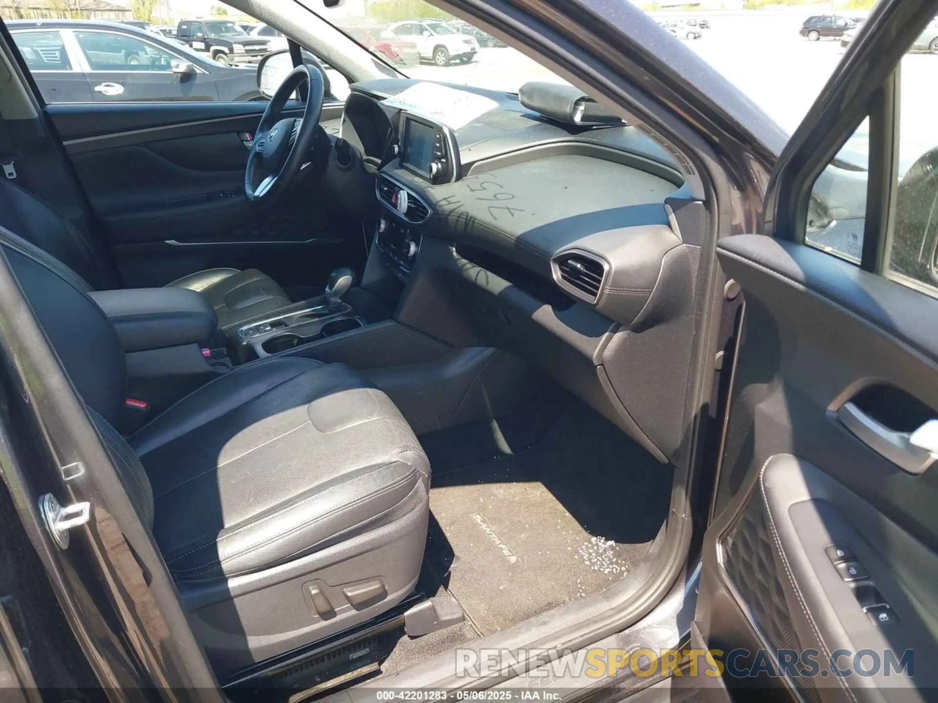 5 Photograph of a damaged car 5NMS3CAD8LH217030 HYUNDAI SANTA FE 2020