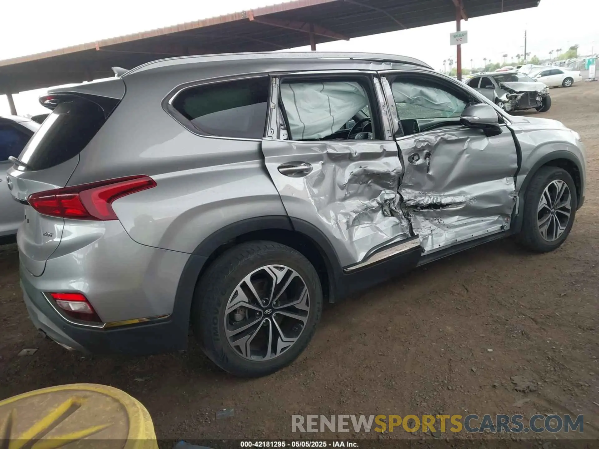 4 Photograph of a damaged car 5NMS53AA1LH220156 HYUNDAI SANTA FE 2020