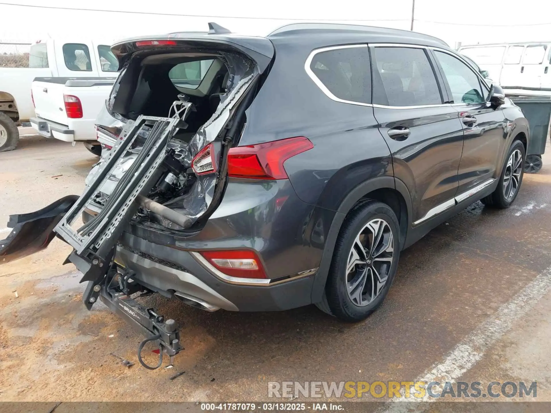 4 Photograph of a damaged car 5NMS53AA8LH213608 HYUNDAI SANTA FE 2020
