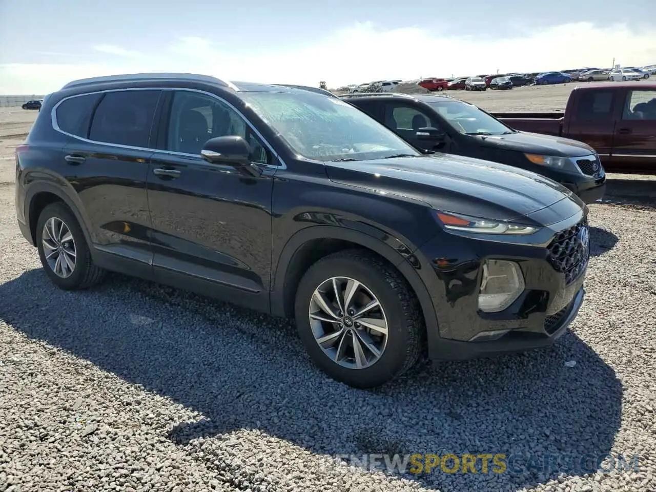 4 Photograph of a damaged car 5NMS53AD6LH270111 HYUNDAI SANTA FE 2020