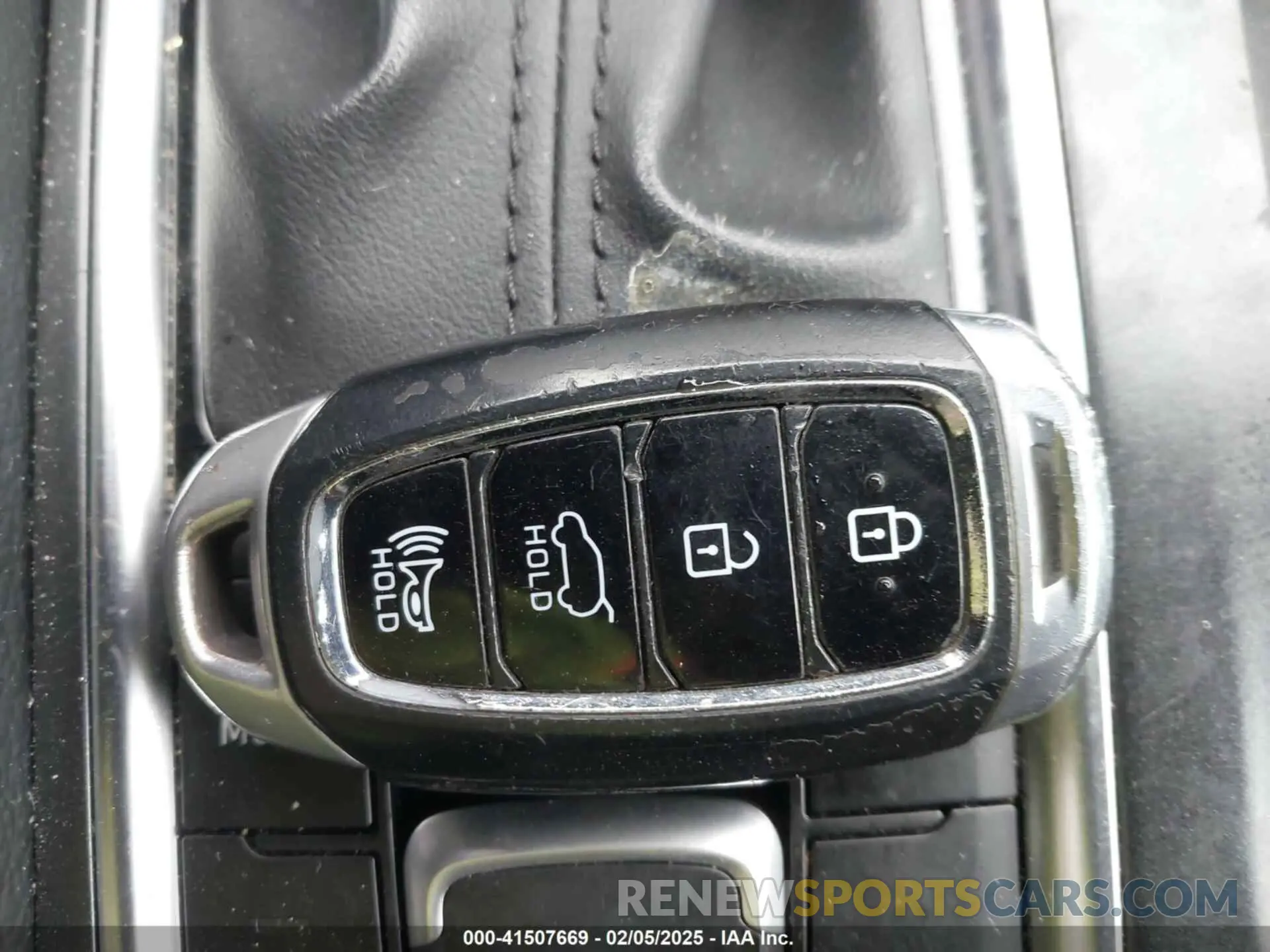 11 Photograph of a damaged car 5NMS5CAA6LH276416 HYUNDAI SANTA FE 2020