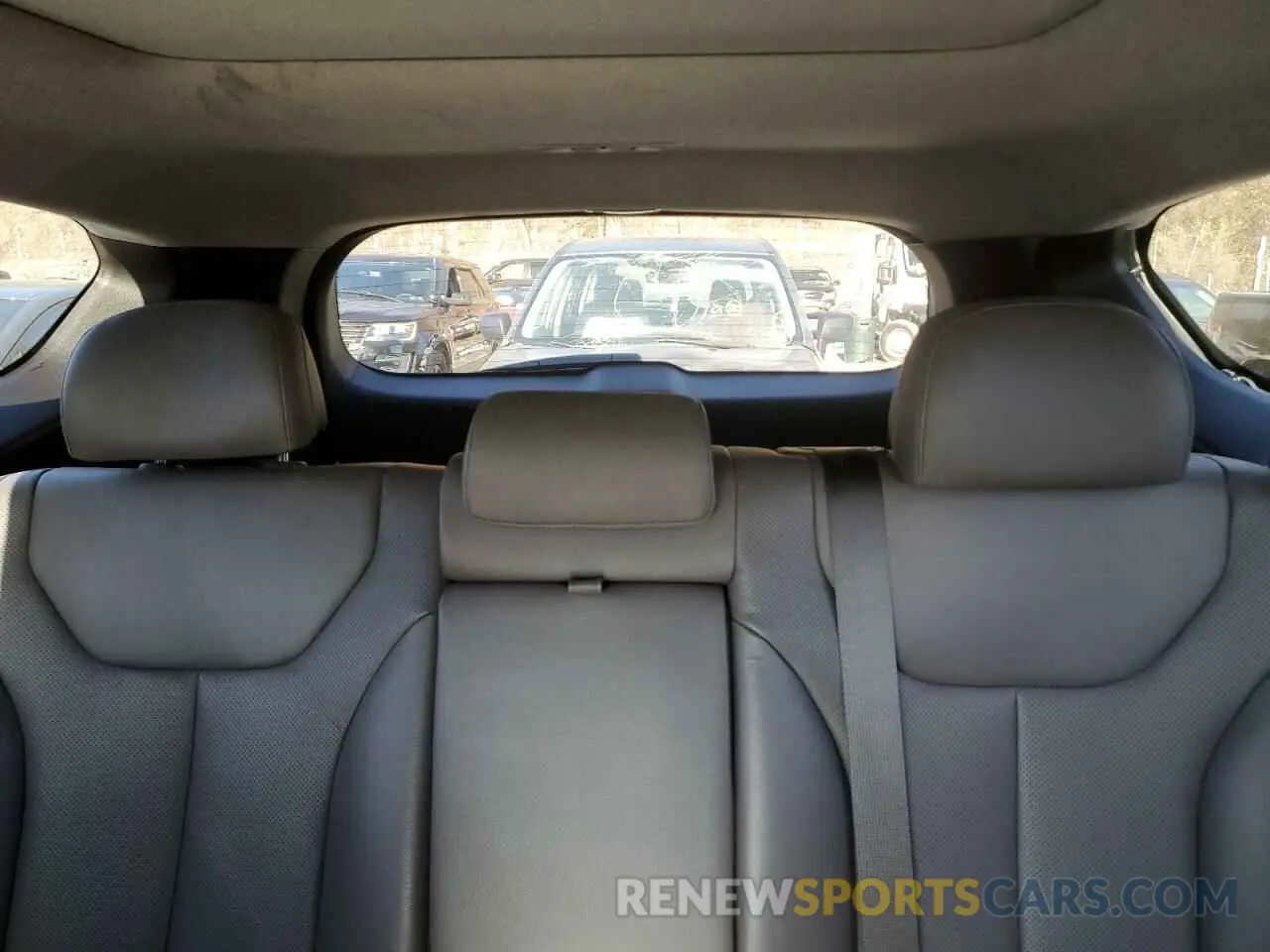 10 Photograph of a damaged car 5NMS5CAAXLH223699 HYUNDAI SANTA FE 2020