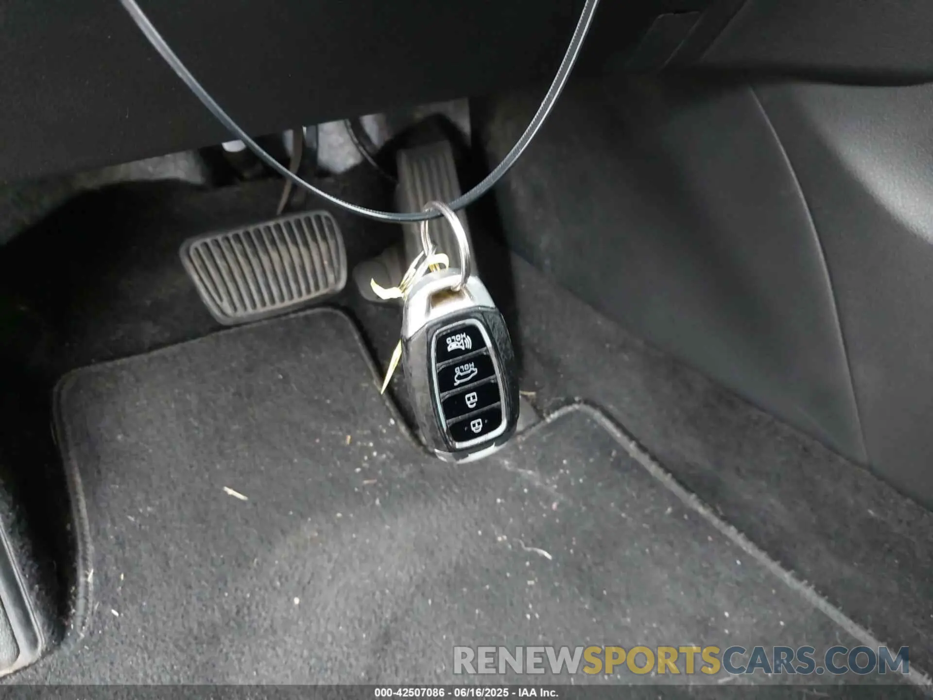 11 Photograph of a damaged car 5NMS5CAD4LH207587 HYUNDAI SANTA FE 2020