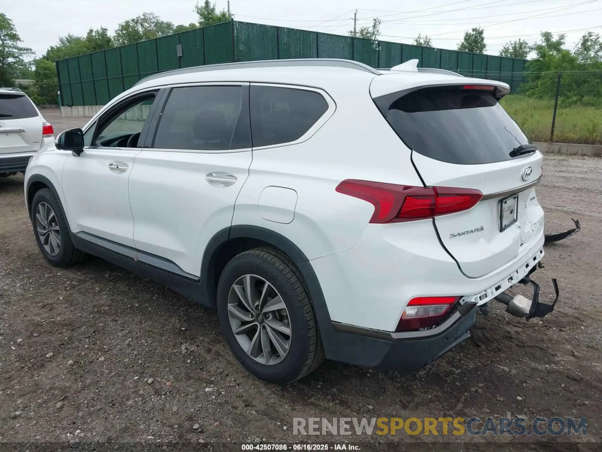 3 Photograph of a damaged car 5NMS5CAD4LH207587 HYUNDAI SANTA FE 2020