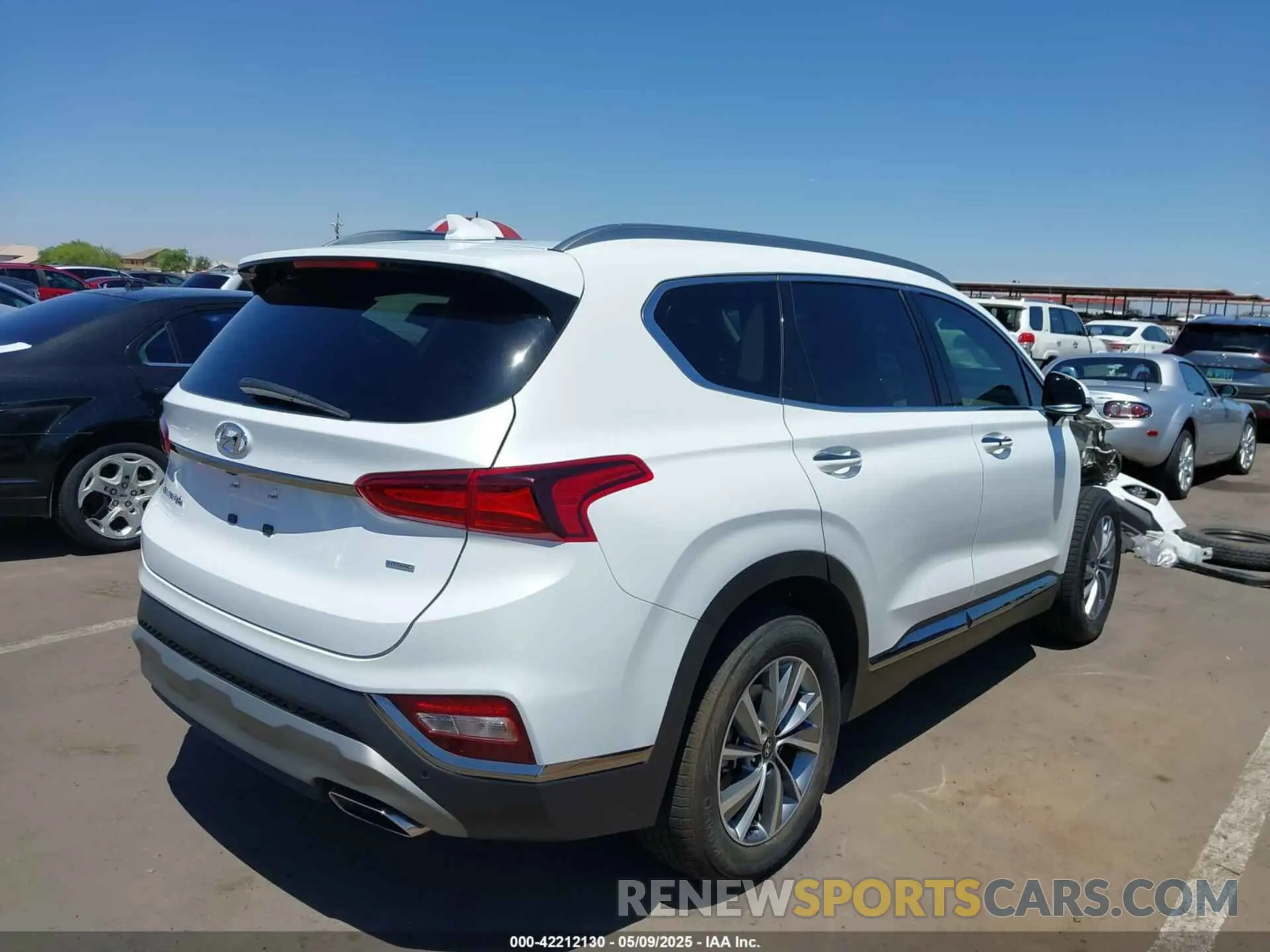 4 Photograph of a damaged car 5NMS5CAD8LH209374 HYUNDAI SANTA FE 2020