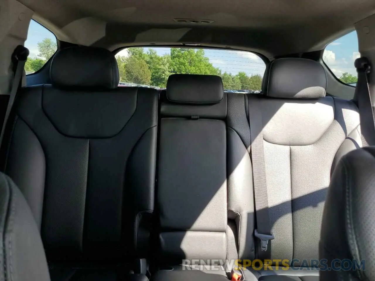 10 Photograph of a damaged car 5NMS5CADXLH241551 HYUNDAI SANTA FE 2020