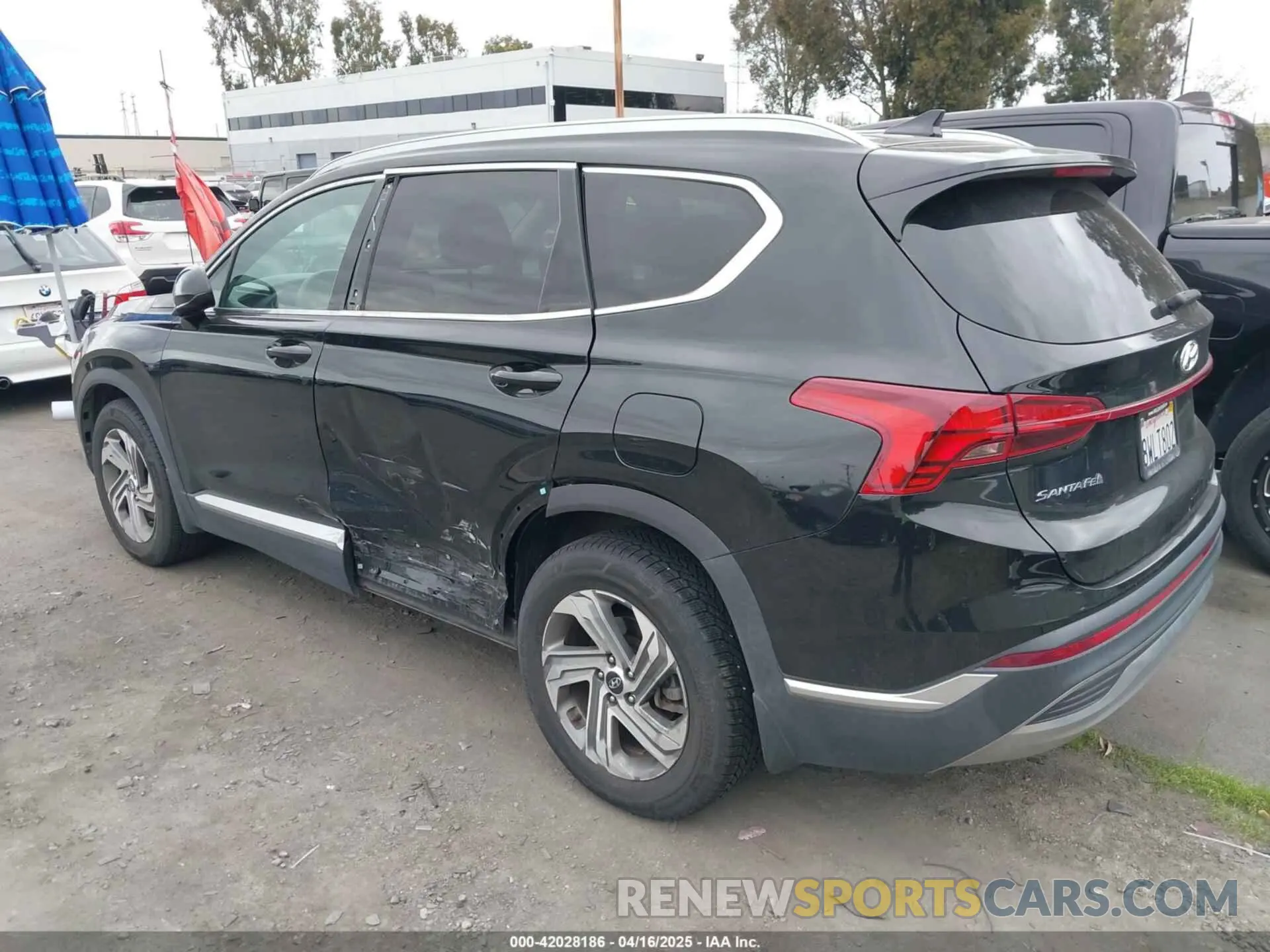 3 Photograph of a damaged car 5NMS24AJ8MH331836 HYUNDAI SANTA FE 2021