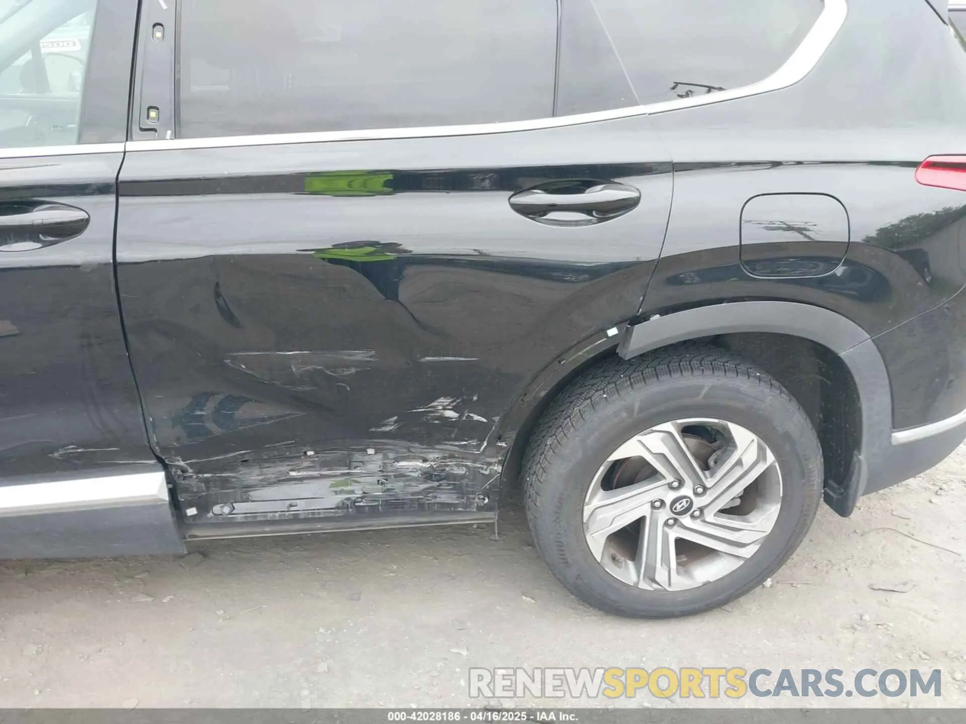 6 Photograph of a damaged car 5NMS24AJ8MH331836 HYUNDAI SANTA FE 2021