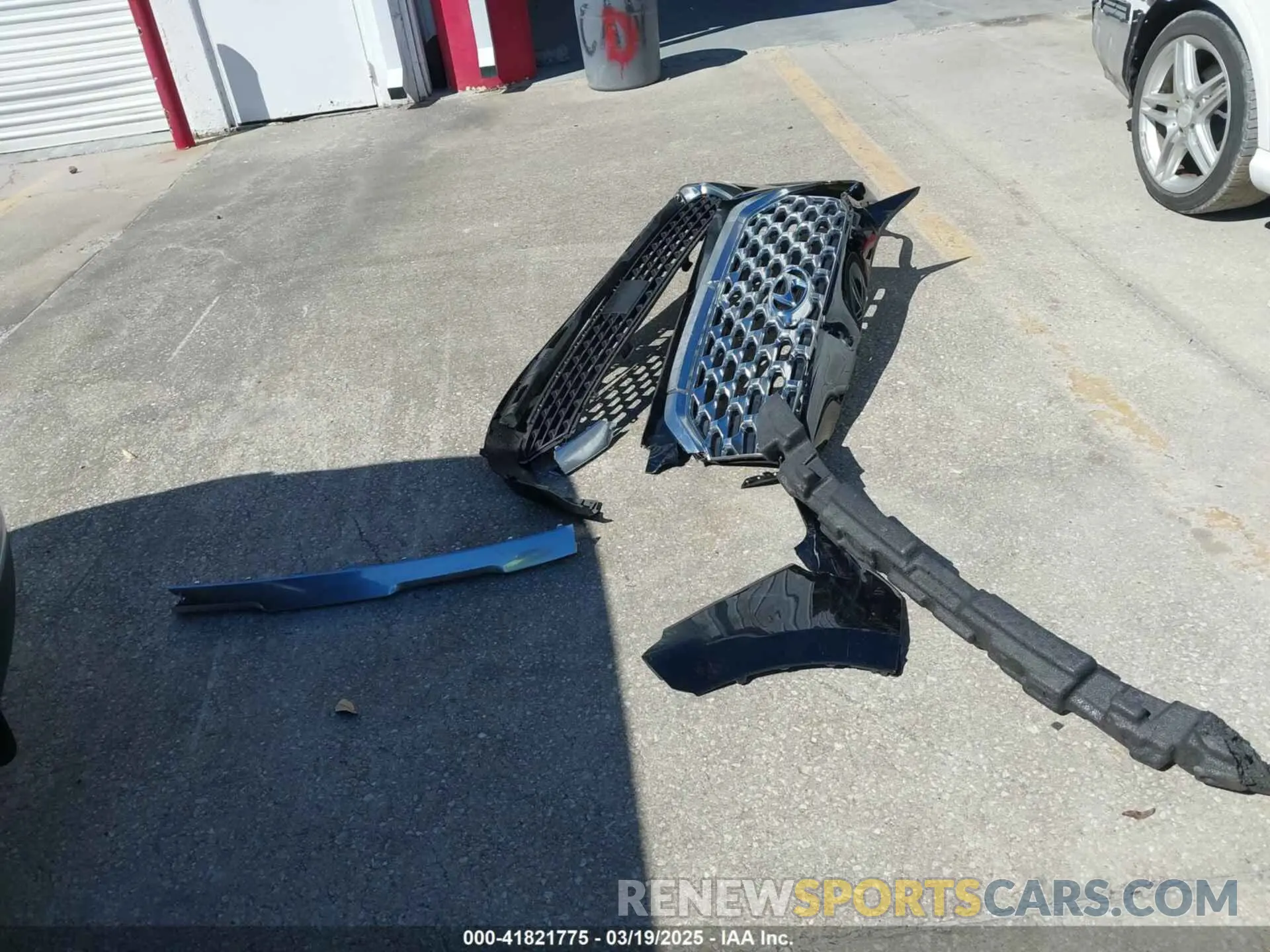 12 Photograph of a damaged car 5NMS24AJ9MH331876 HYUNDAI SANTA FE 2021