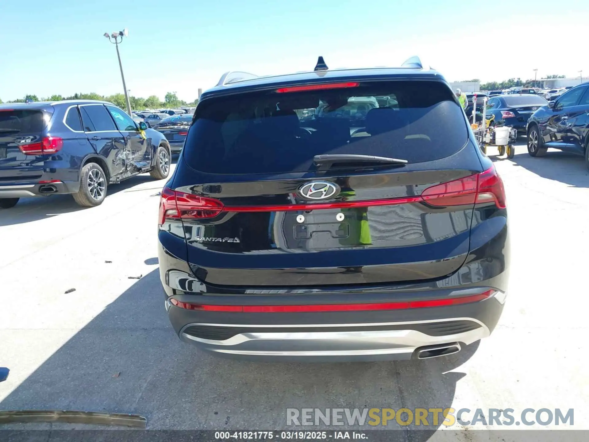 17 Photograph of a damaged car 5NMS24AJ9MH331876 HYUNDAI SANTA FE 2021