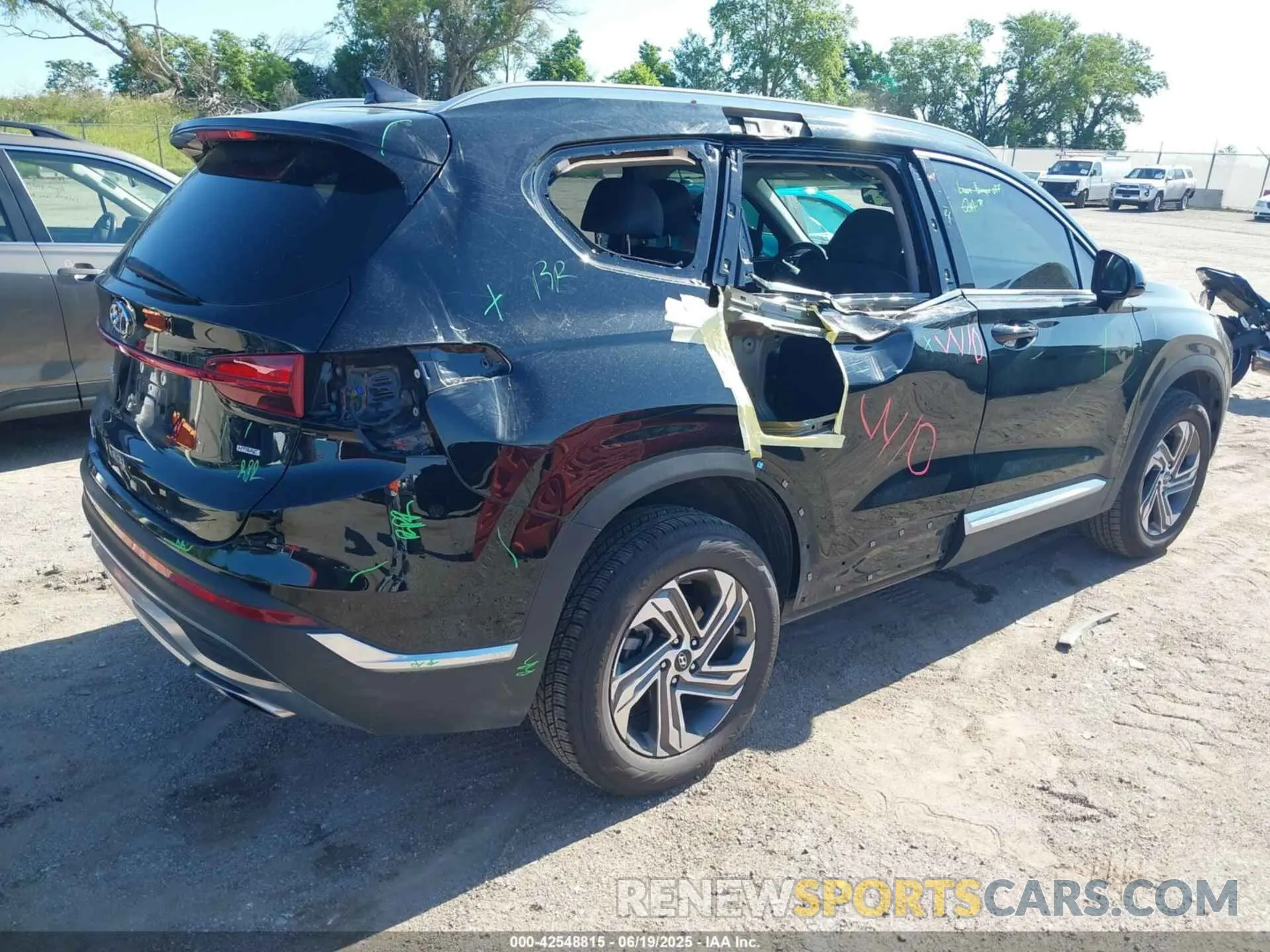 4 Photograph of a damaged car 5NMS2DAJ5MH314587 HYUNDAI SANTA FE 2021