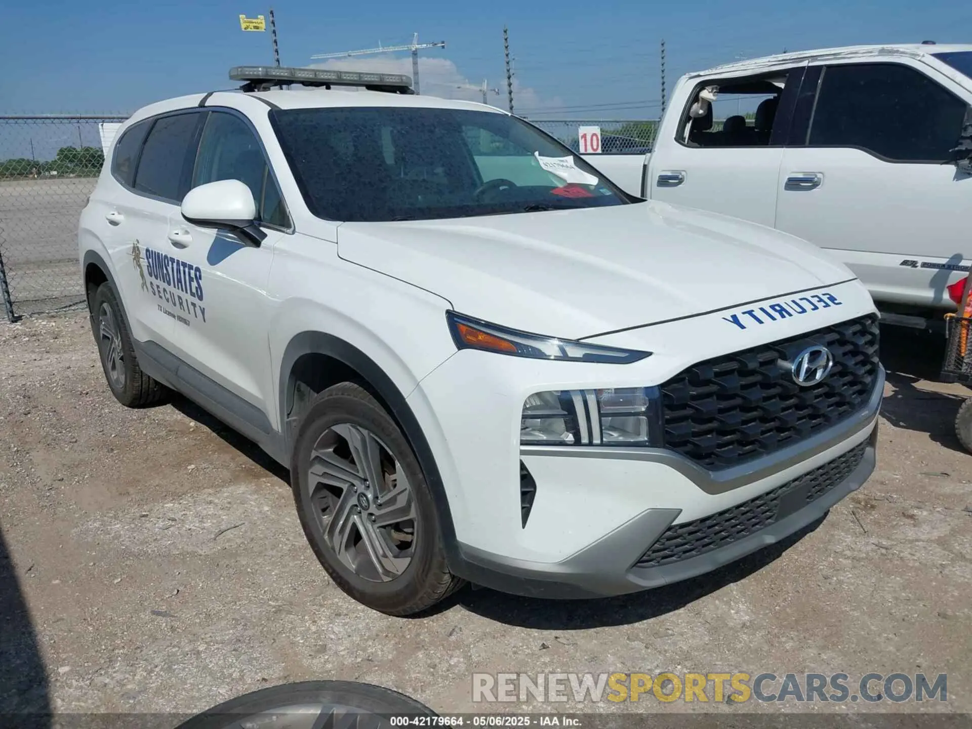1 Photograph of a damaged car 5NMS14AJ1NH469674 HYUNDAI SANTA FE 2022