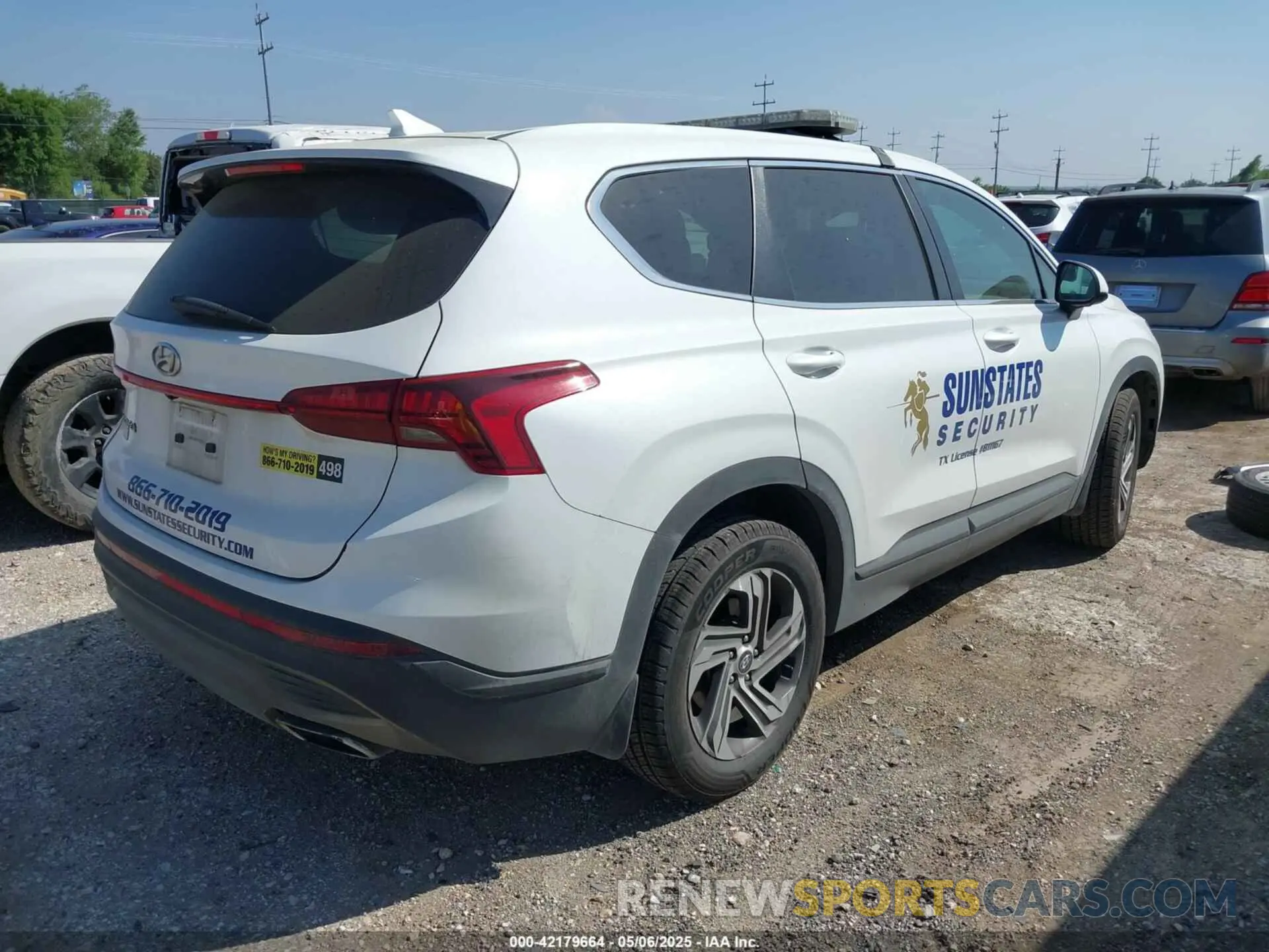 4 Photograph of a damaged car 5NMS14AJ1NH469674 HYUNDAI SANTA FE 2022