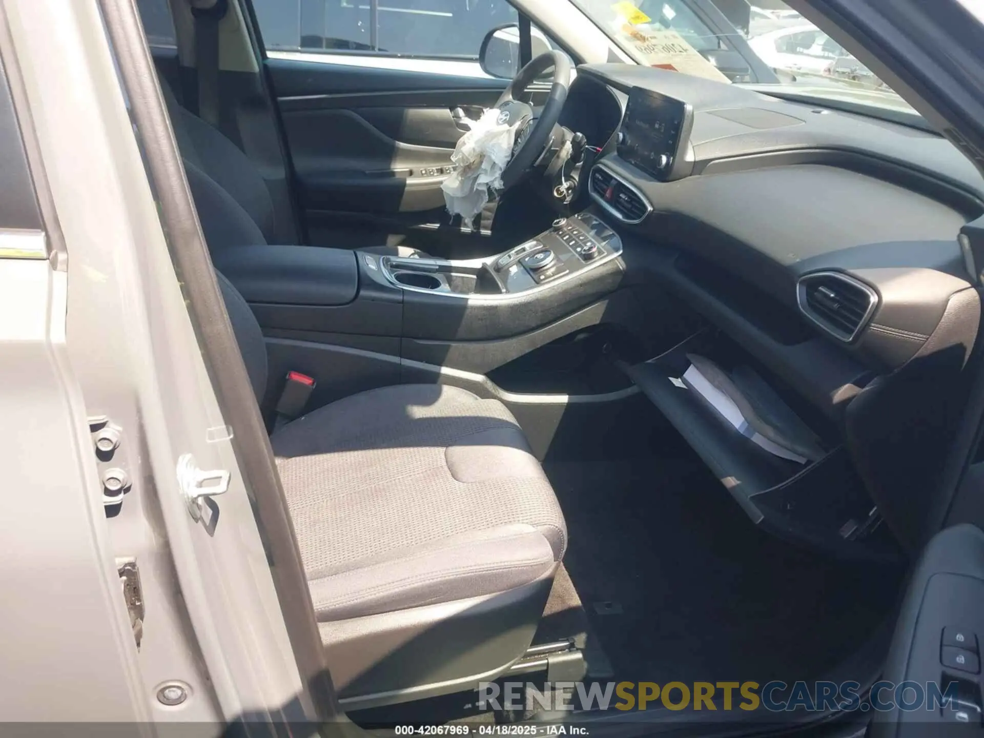 5 Photograph of a damaged car 5NMS14AJ5NH427881 HYUNDAI SANTA FE 2022