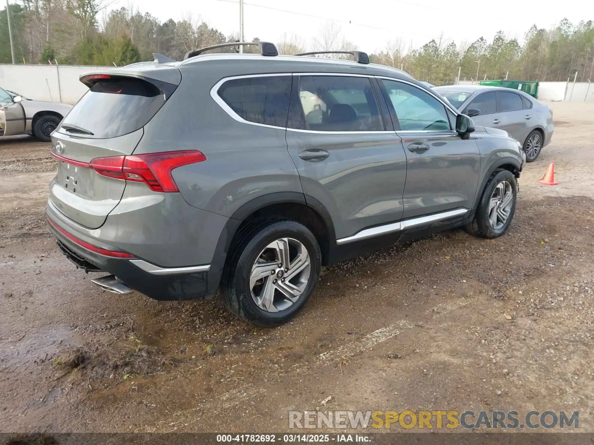4 Photograph of a damaged car 5NMS24AJ0NH442771 HYUNDAI SANTA FE 2022