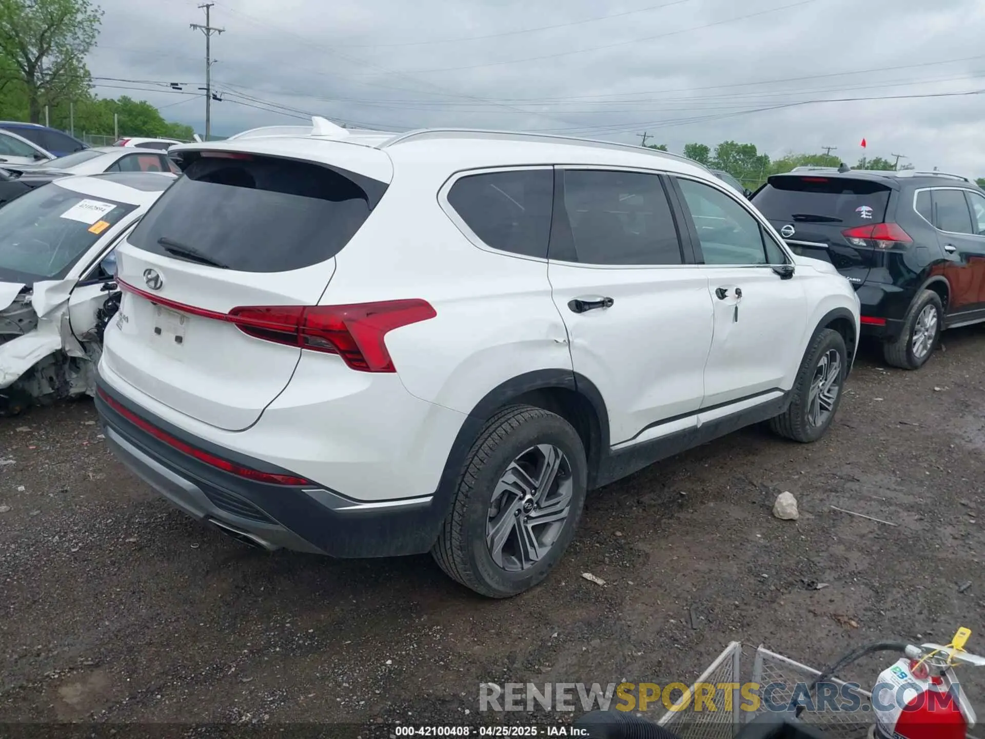 4 Photograph of a damaged car 5NMS24AJ4NH419803 HYUNDAI SANTA FE 2022