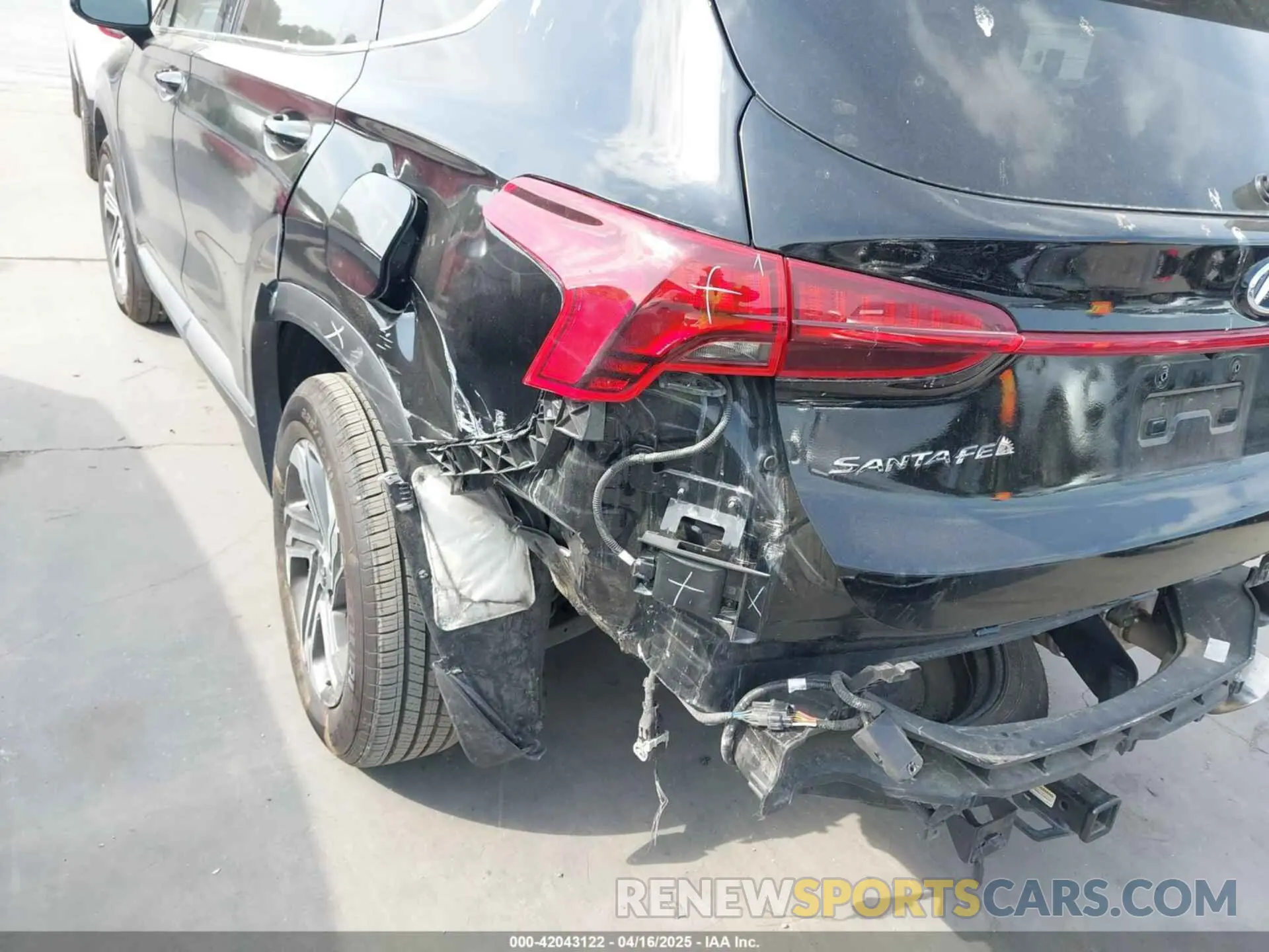 18 Photograph of a damaged car 5NMS24AJ7NH377241 HYUNDAI SANTA FE 2022