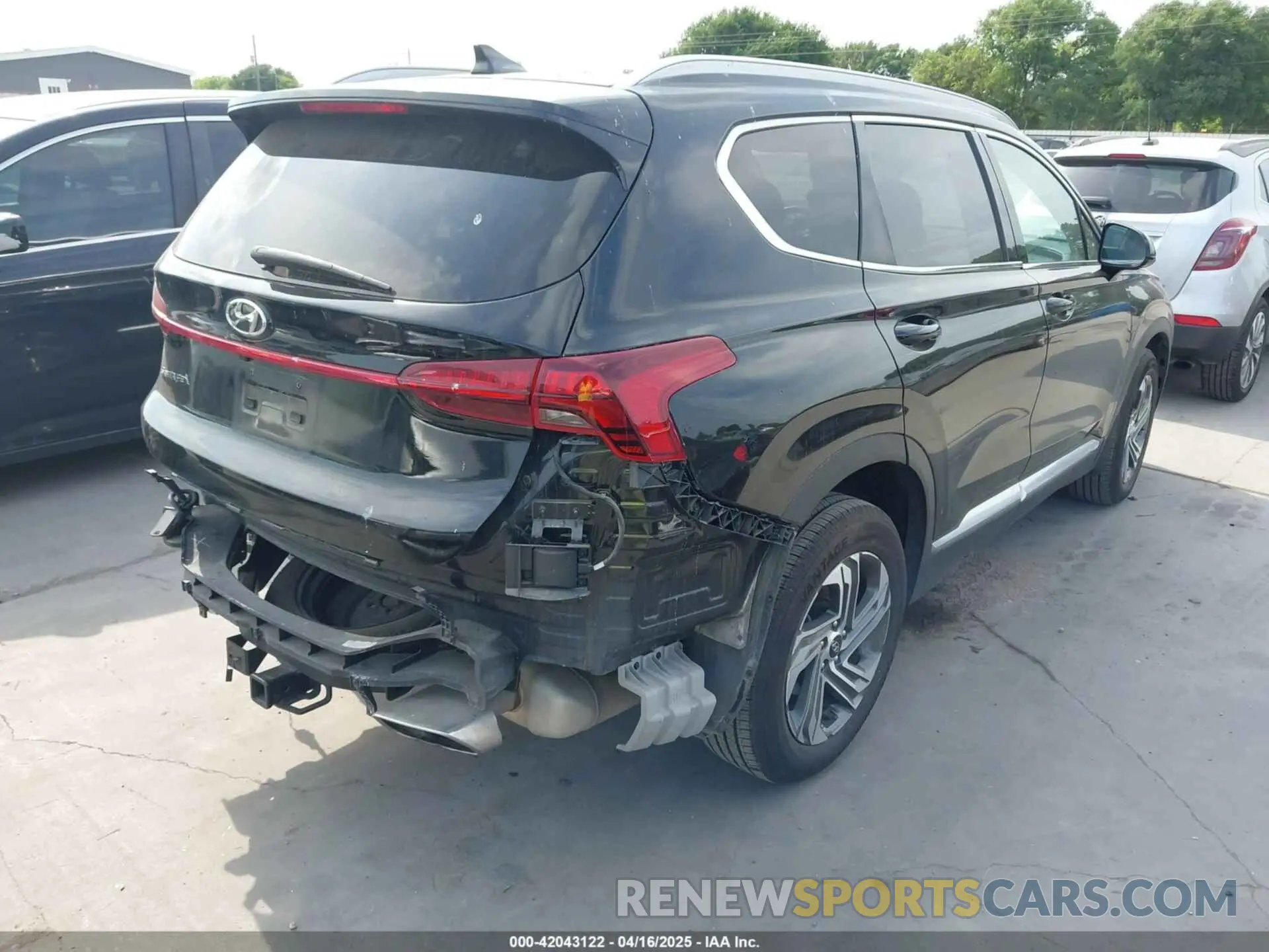 4 Photograph of a damaged car 5NMS24AJ7NH377241 HYUNDAI SANTA FE 2022